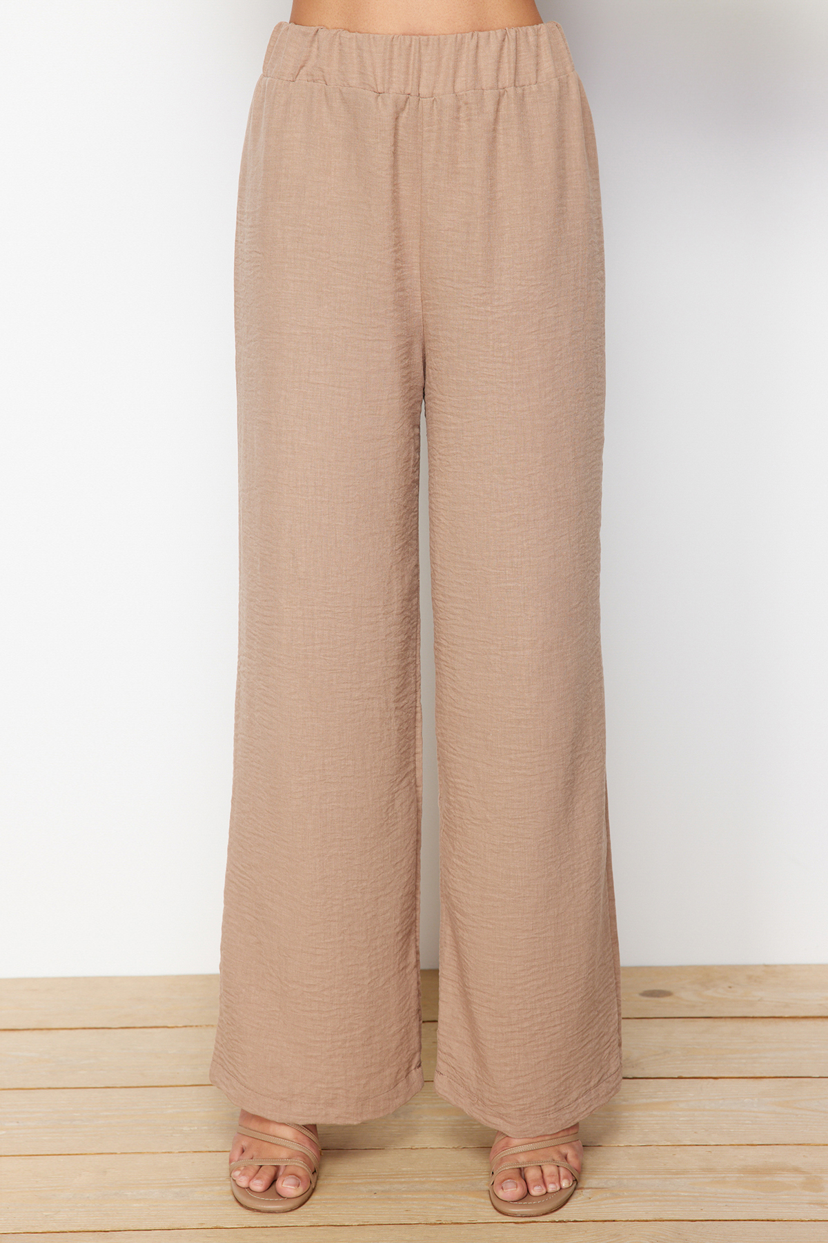 Trendyolmilla  Koyu Bej Kruvaze Bağlamalı Dokuma Ayrobin Bluz-Pantolon Takım TWOSS24AU00041 - Görsel 5