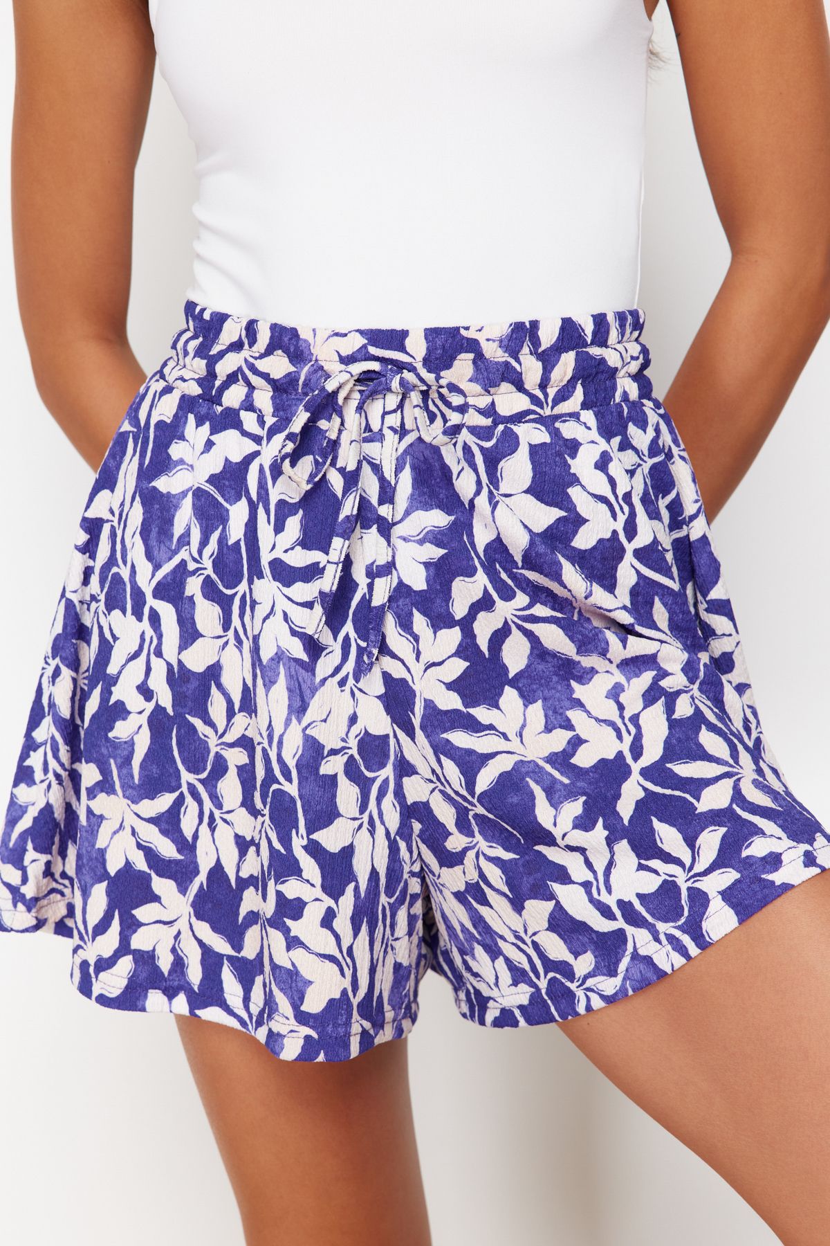 Trendyol Collection-Purple Patterned Relaxed Fit Regular Waist Wrap/Textured Knitted Shorts TWOSS22SR0212 5