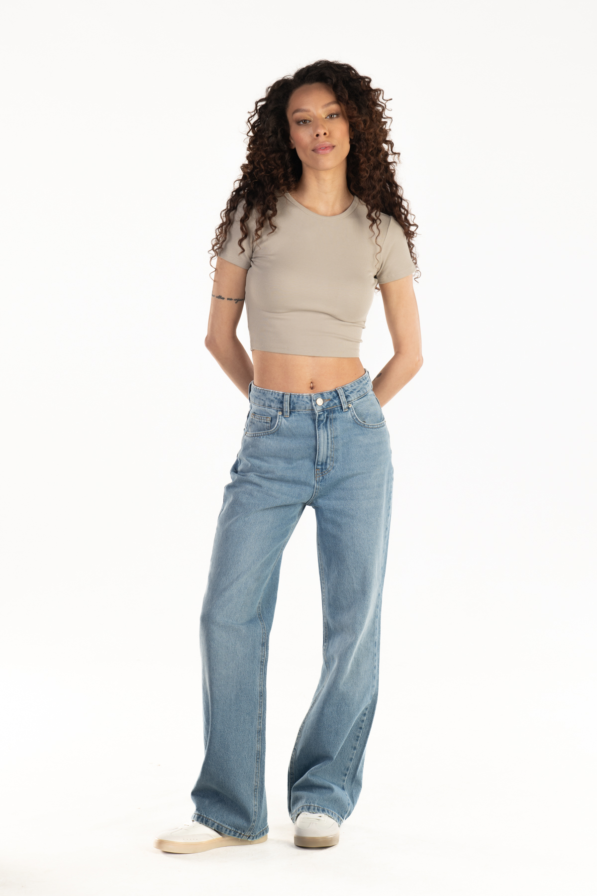 Novita Damskie jeansy z szeroką nogawką w kolorze niebieskim NOV24JE0003