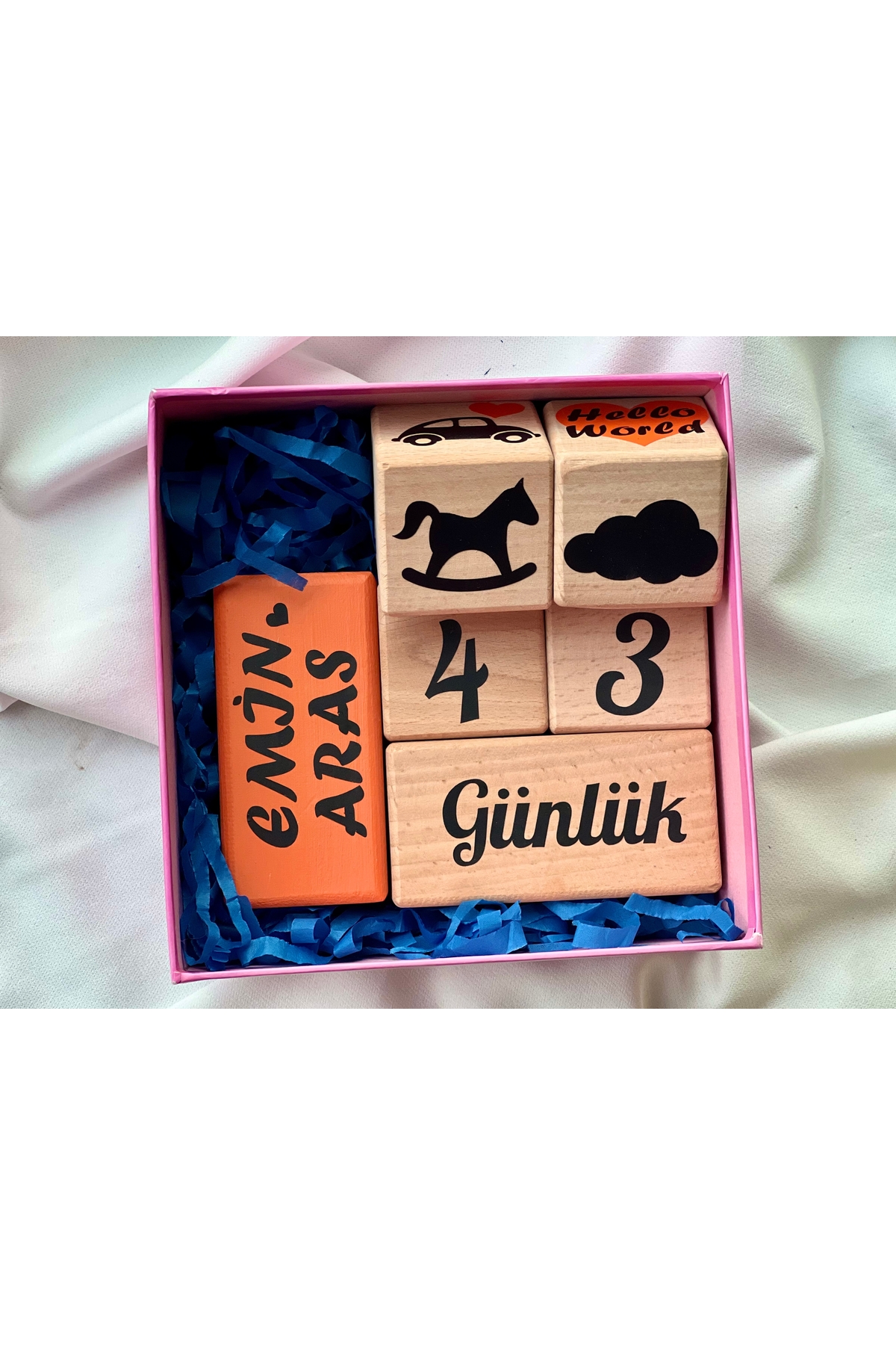 Turuncu siyah yazılı bebek hediyelik seti bebeğe özel anı küpü seti