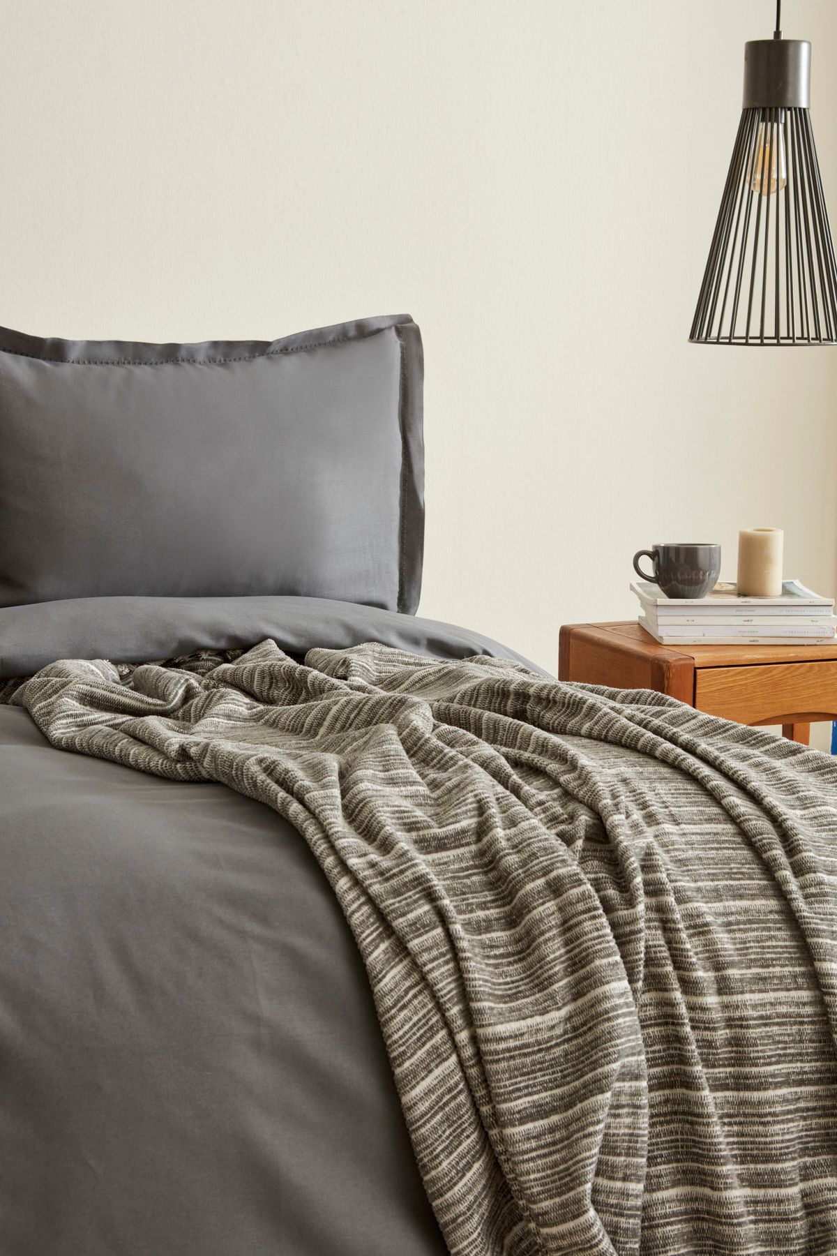 Karaca Home-Weena Gray Double Crepe Duvet Cover and Jacquard Pique Set 4