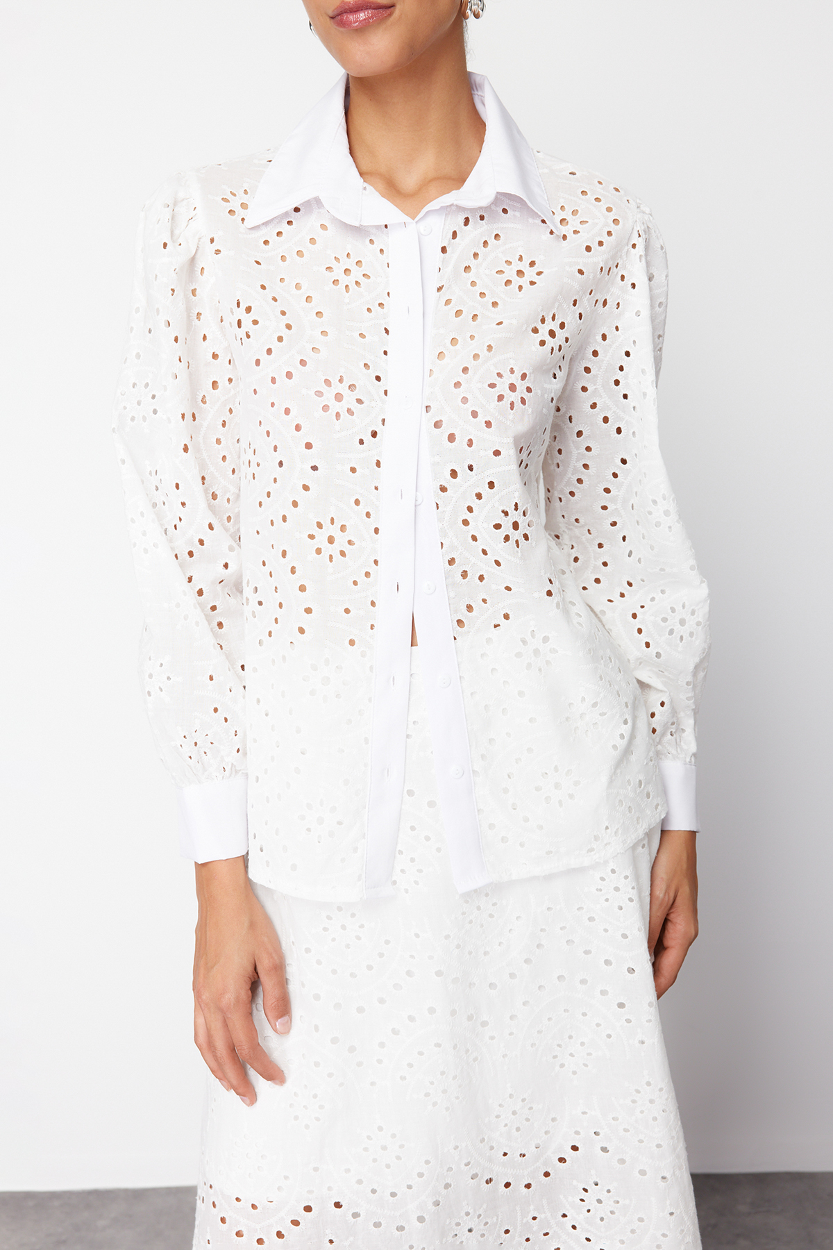 Trendyolmilla  Beyaz Dantel Kumaş Regular Normal Kalıp Dokuma Gömlek TEDSS24GO00014