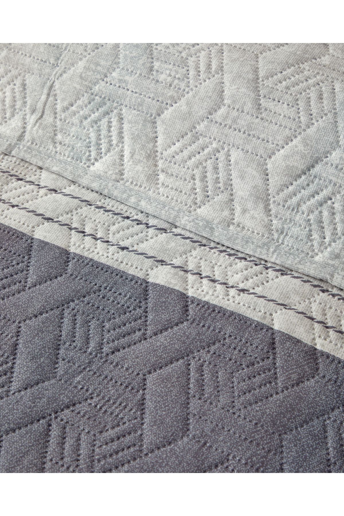 English Home-Gray Line Art Double Bedspread Set 3