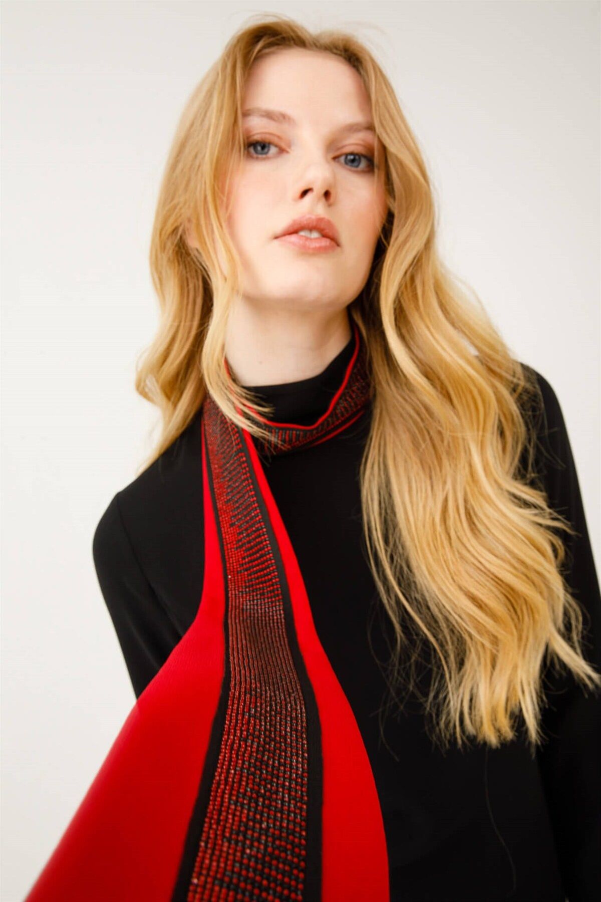 Esswaap-Stylish Set with Stonework and Slits on the Scarf Red 3