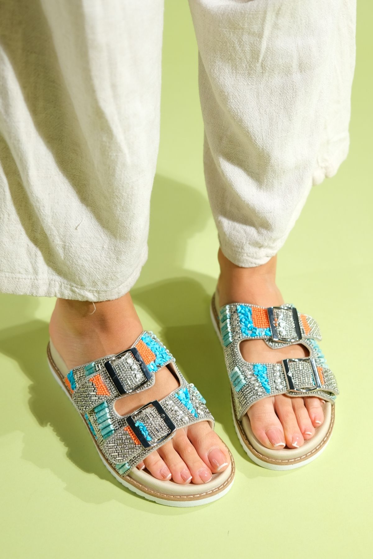 دمپایی نود زنانه باند دوتایی با سنگ بژ luvishoes