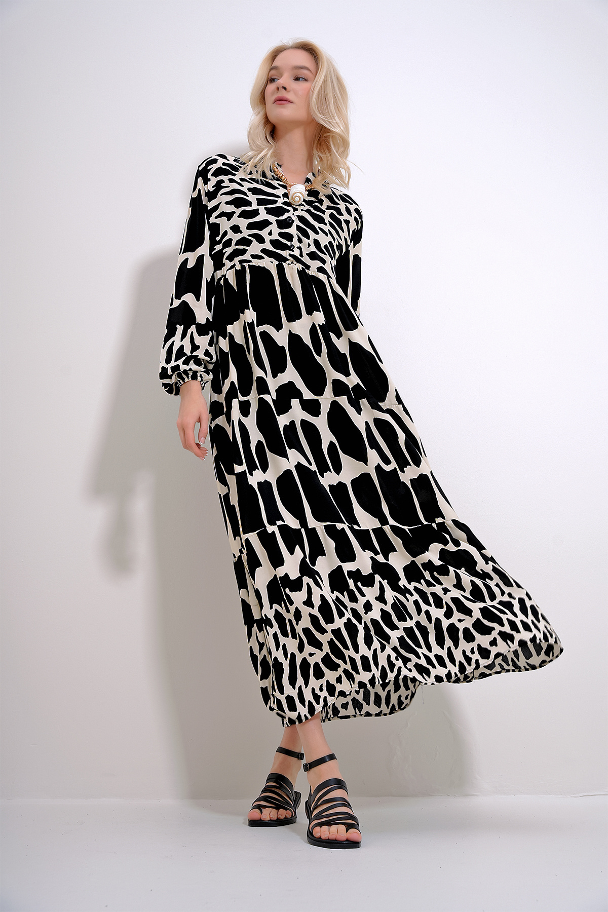 Trend Alaçatı Stili Women's Black Robasi Buttoned Patterned