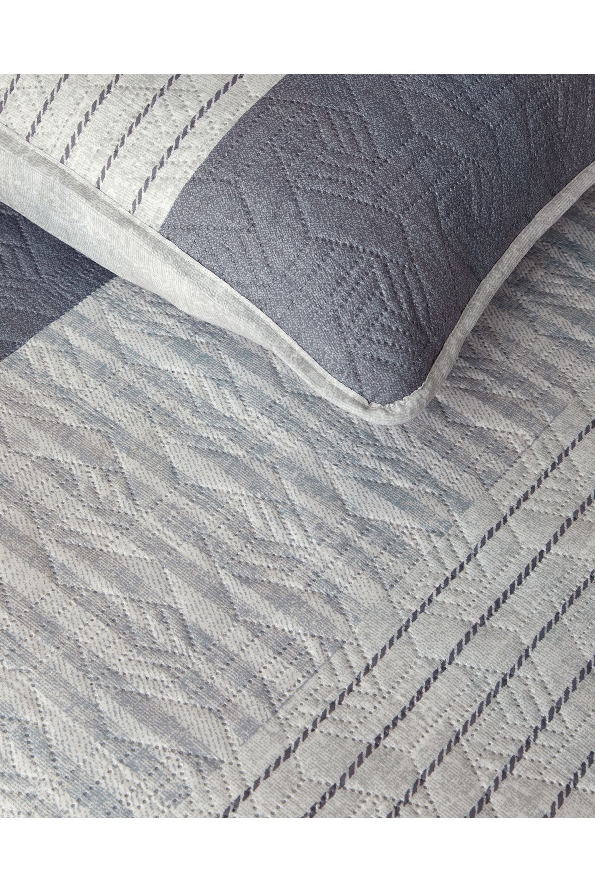English Home-Gray Line Art Double Bedspread Set 4