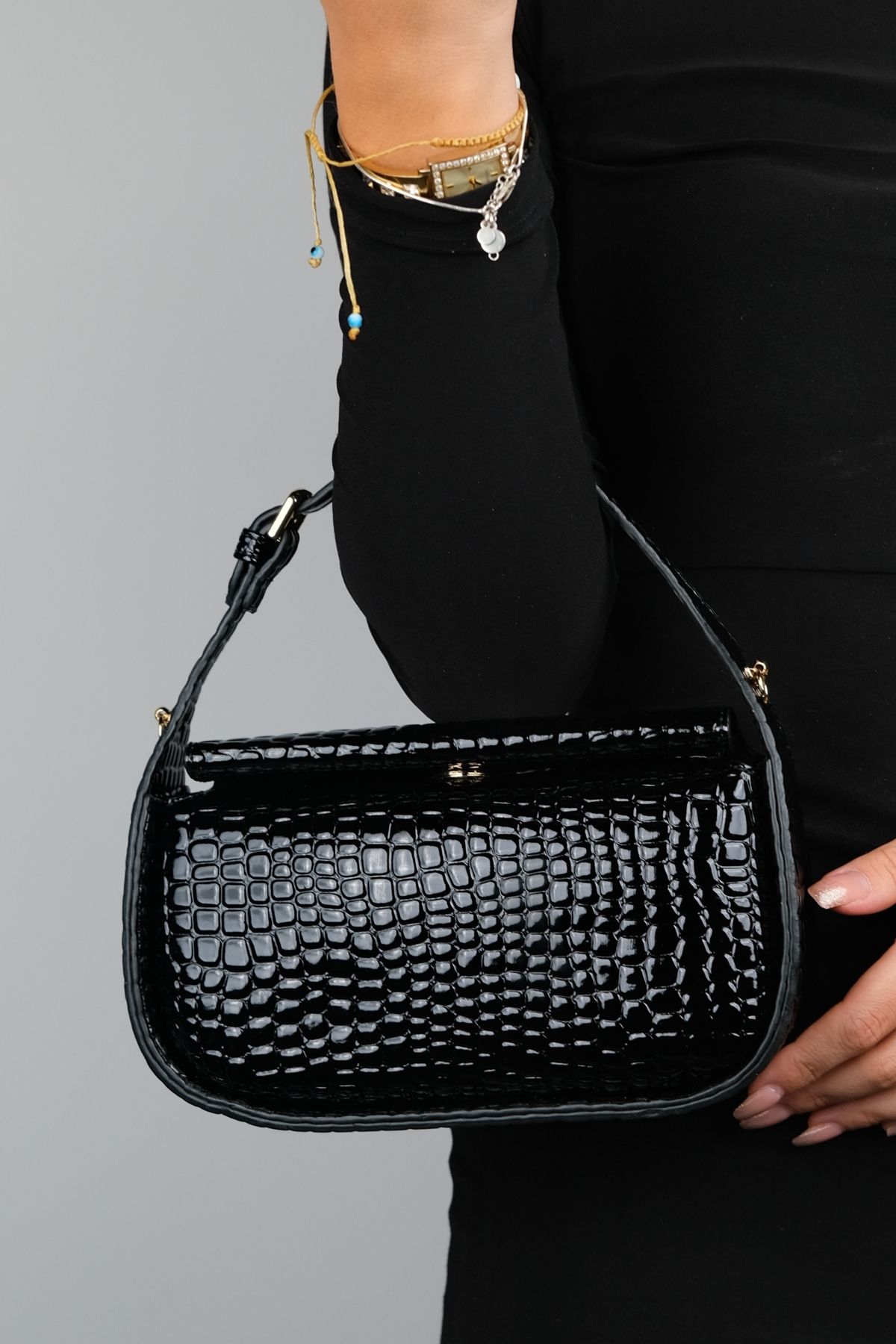 کیف دستی سیاه زنانه مراسم زنجیره ای چرم و سفید ثبت اختراع luvishoes