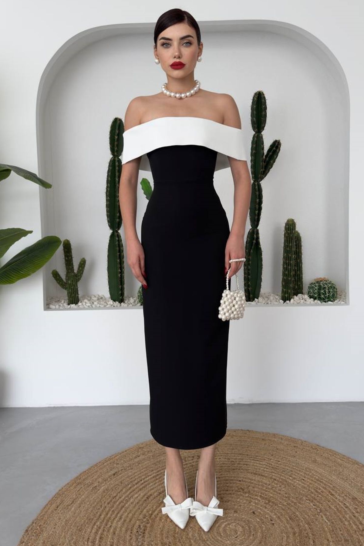 lovebox-Backtime Schwarzes Abendkleid in Midilänge mit Reißverschluss aus Atlasstoff, weißer trägerloser Kragen, Schlitz 250 2
