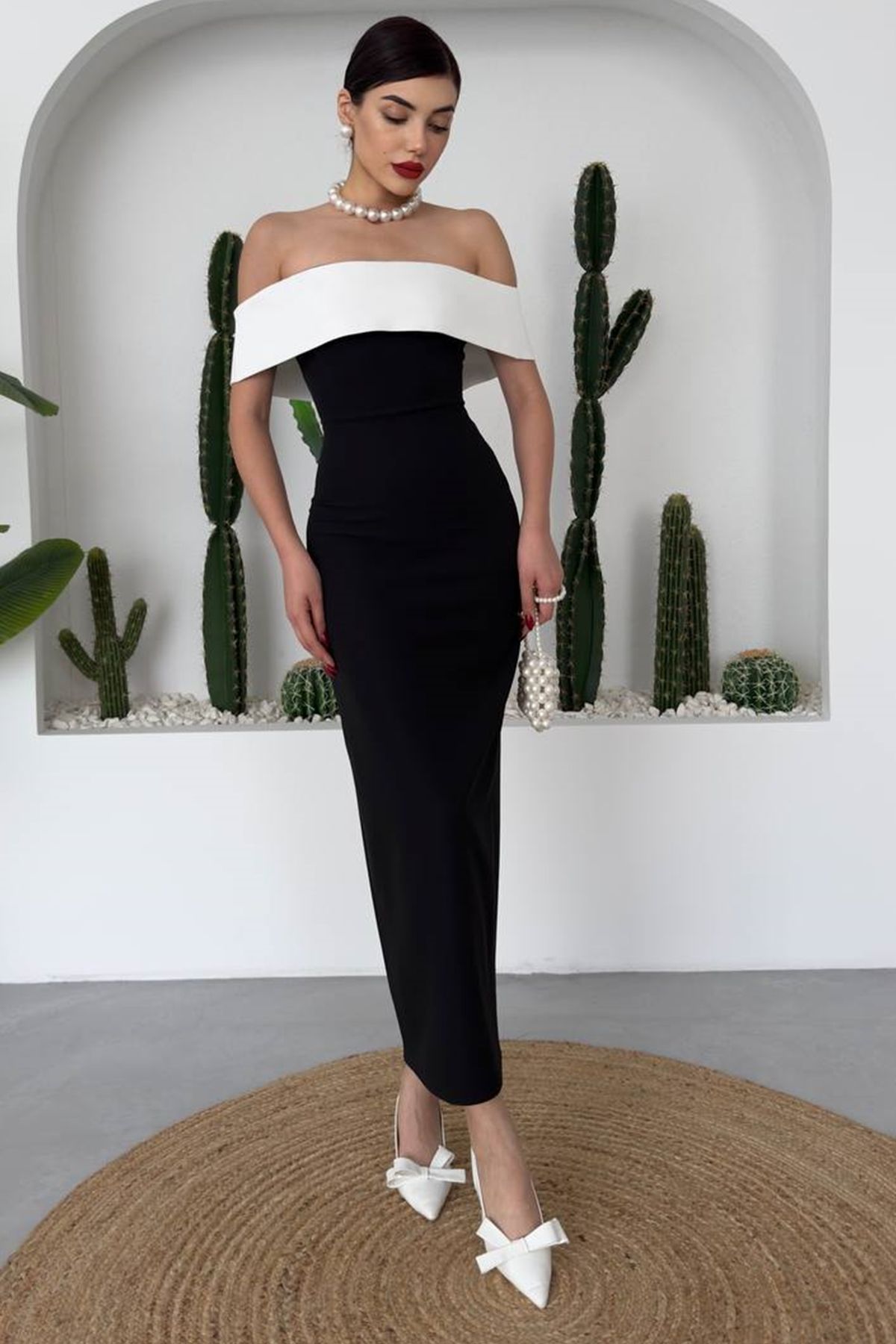 lovebox-Backtime Schwarzes Abendkleid in Midilänge mit Reißverschluss aus Atlasstoff, weißer trägerloser Kragen, Schlitz 250 7