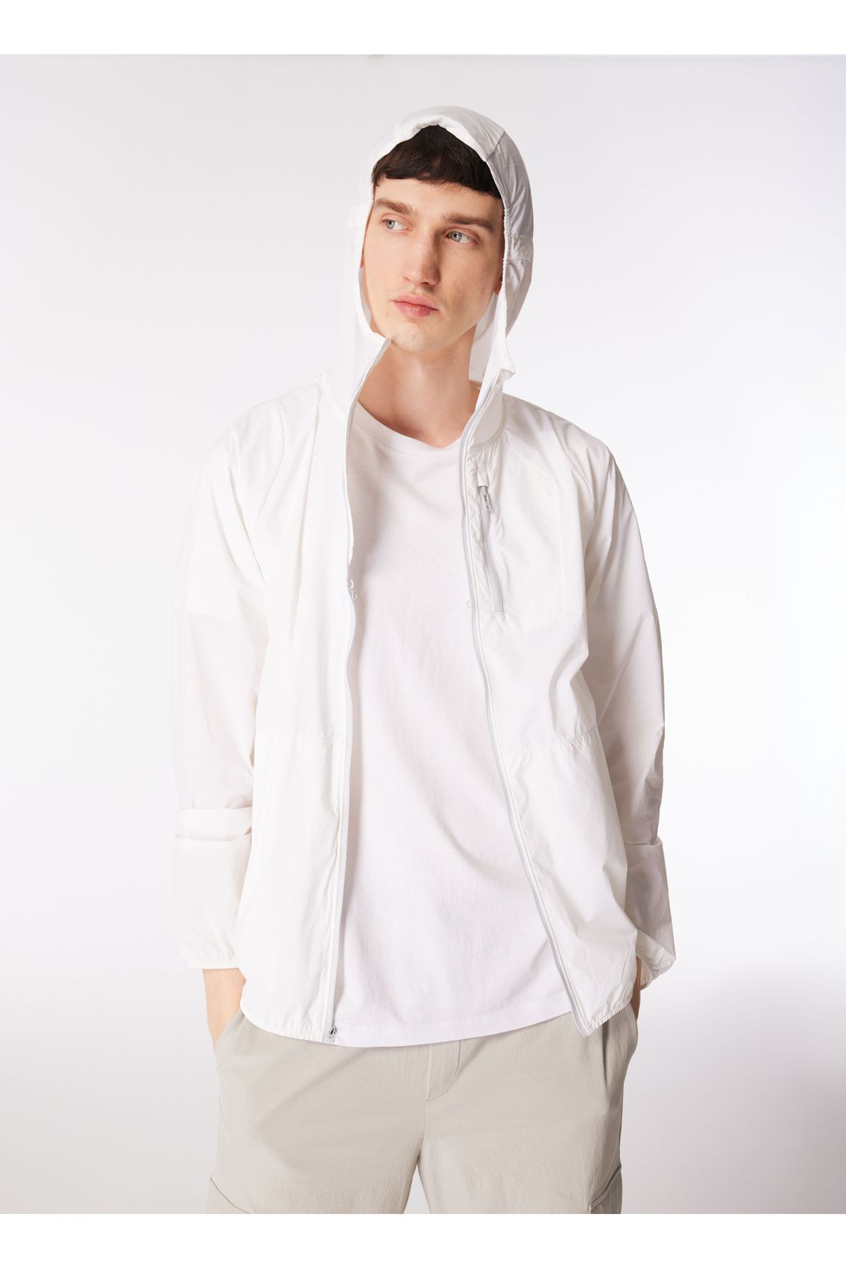 بارانی و بادگیر سفید مردانه 1381879 100 راه اندازی سبک وزن JKT 's Slim Fit Wind Under Armour