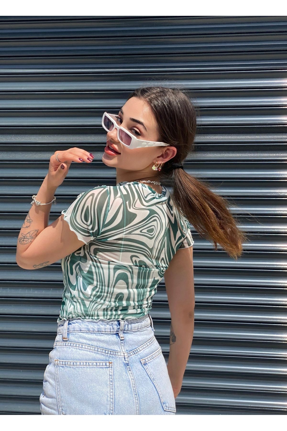 Bengi Clothing-Cu Motiv Verde Inchis - Bluza Crop Cu Maneca Scurta Transparenta De Tulle 2