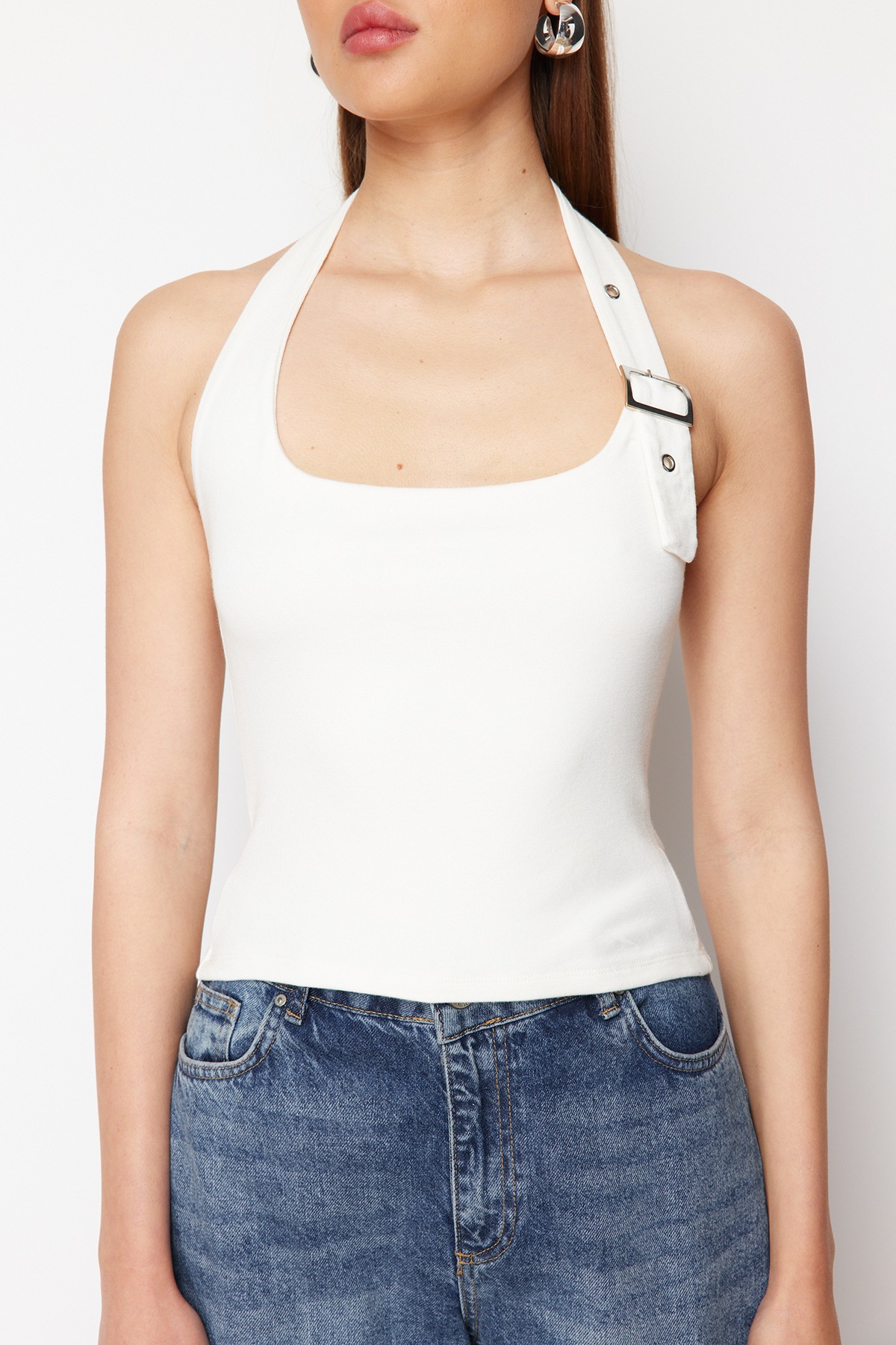 Trendyolmilla  Beyaz Boyundan Bağlamalı Kemer Detaylı Fitted/Vücuda Oturan Örme Bluz TWOSS24BZ00580 - Görsel 4