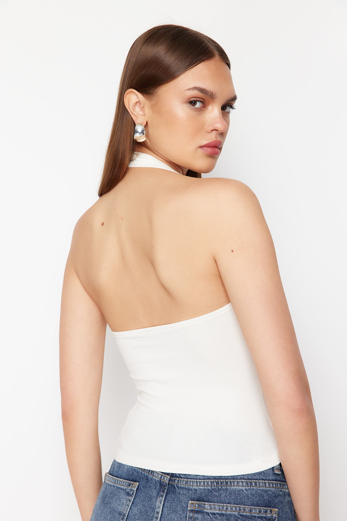 Trendyolmilla  Beyaz Boyundan Bağlamalı Kemer Detaylı Fitted/Vücuda Oturan Örme Bluz TWOSS24BZ00580 - Görsel 3