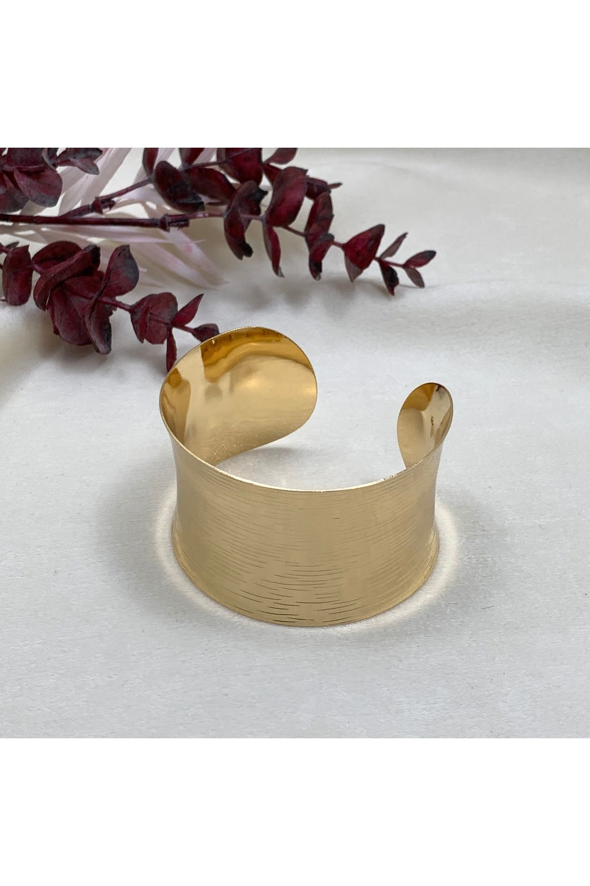 Piaro Collection-Brățară de culoare aurie - Design cu cătușe groase 2