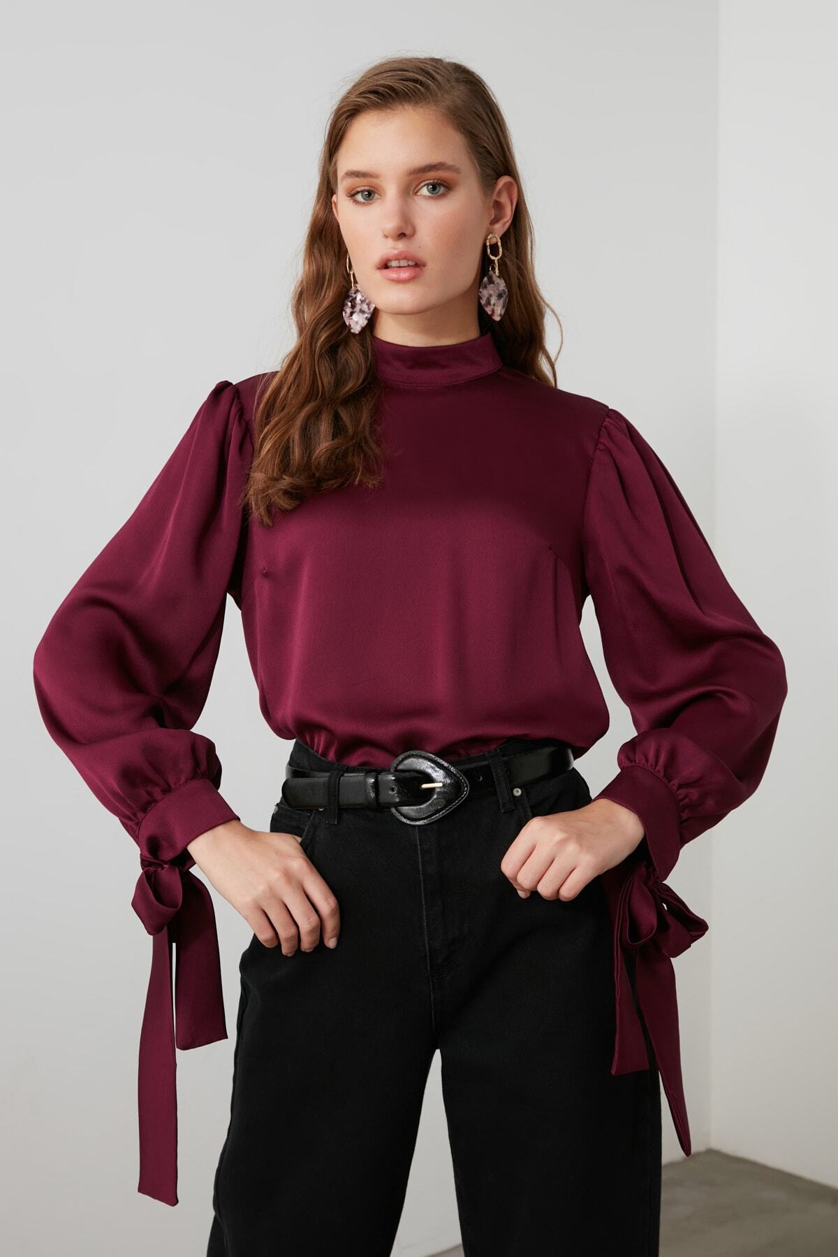 Trendyol Collection Szatén szőtt blúz - szilva színű, nyakkendővel részletesen TOFAW19FG0082
