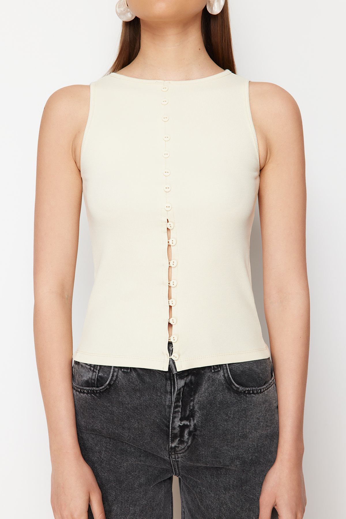 Trendyolmilla  Taş Düğmeli Fitted/Vücuda Oturan Fitilli Esnek Örme Bluz TWOSS24BZ00306 - Görsel 4