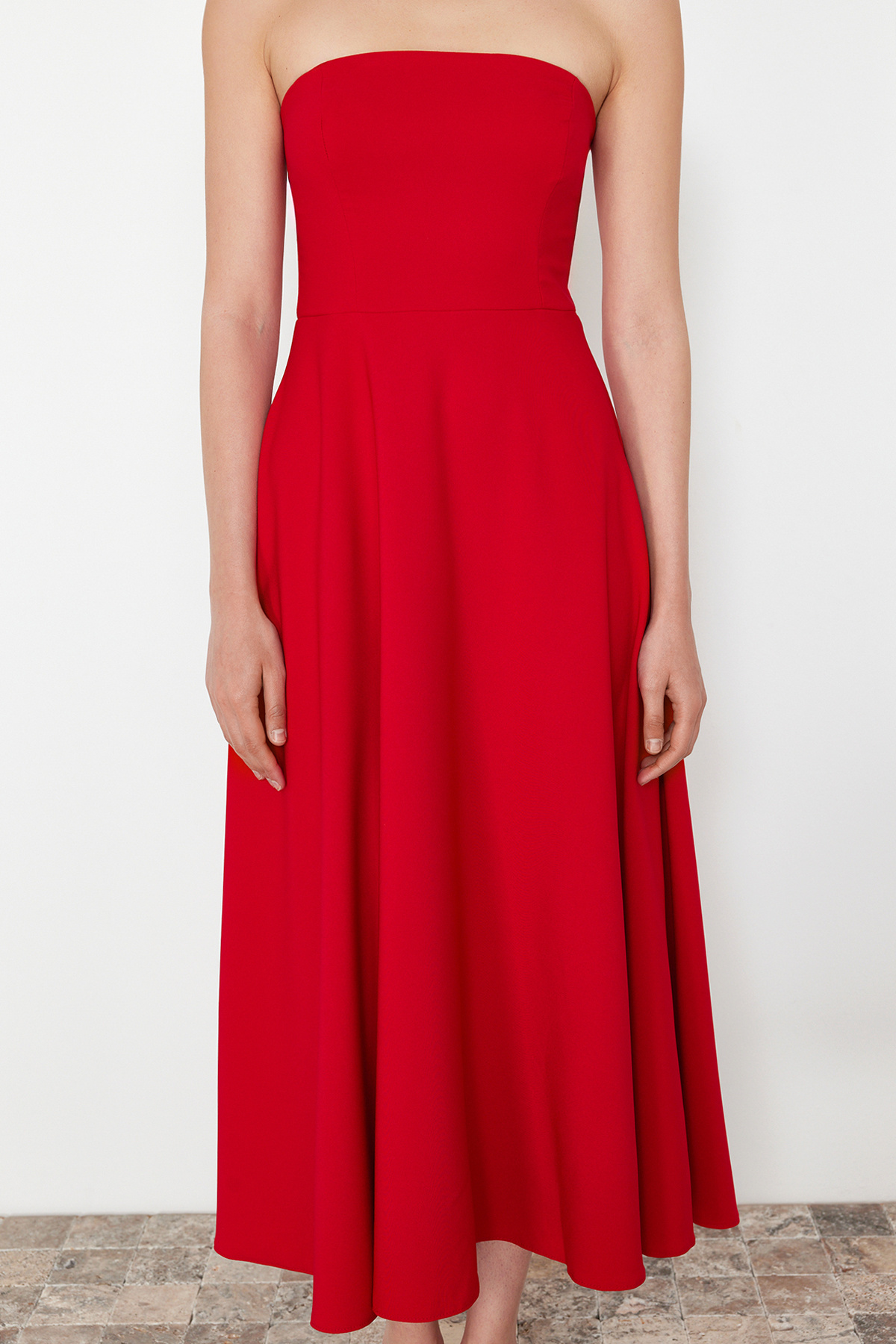 Trendyolmilla  Kırmızı A-Kesim Straplez Dokuma Şık Abiye Elbise TPRSS24EL00139 - Görsel 6