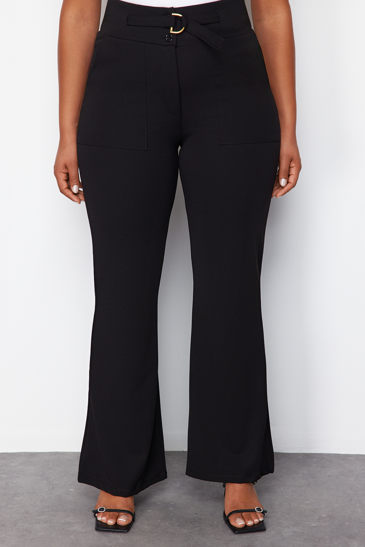 Trendyolmilla  Siyah Beli Kemer Detaylı Yüksek Bel Flare Örme Büyük Beden Pantolon TBBSS24AR00030 - Görsel 4