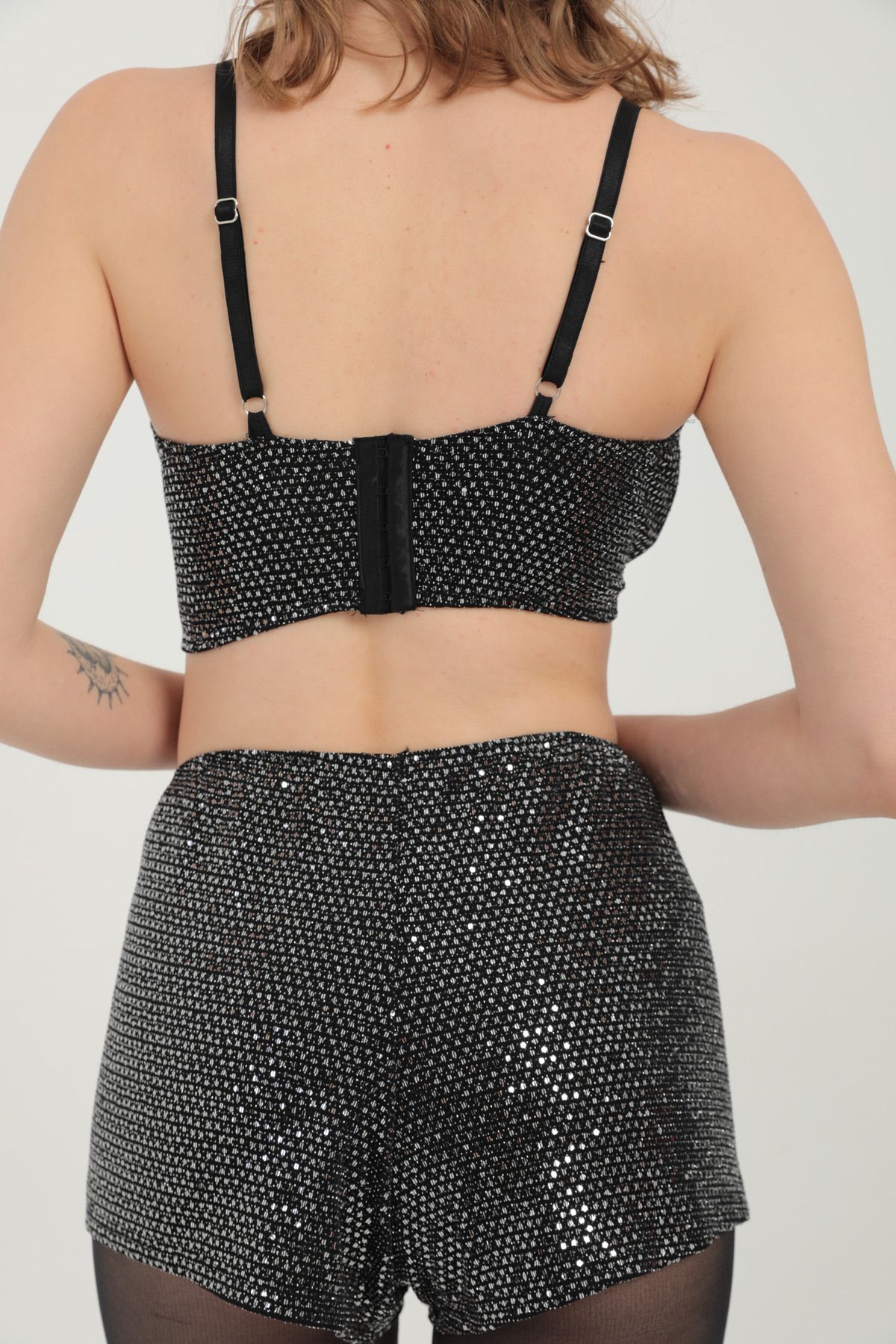 NUİTAMORE-Nuitamore Silver Sequined Crop Shorts Set. 8