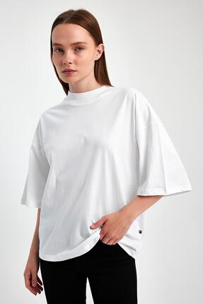 FİHA /3012-KADIN YARIM BALIKCI YAKA KISA KOL T-SHIRT - BEYAZ