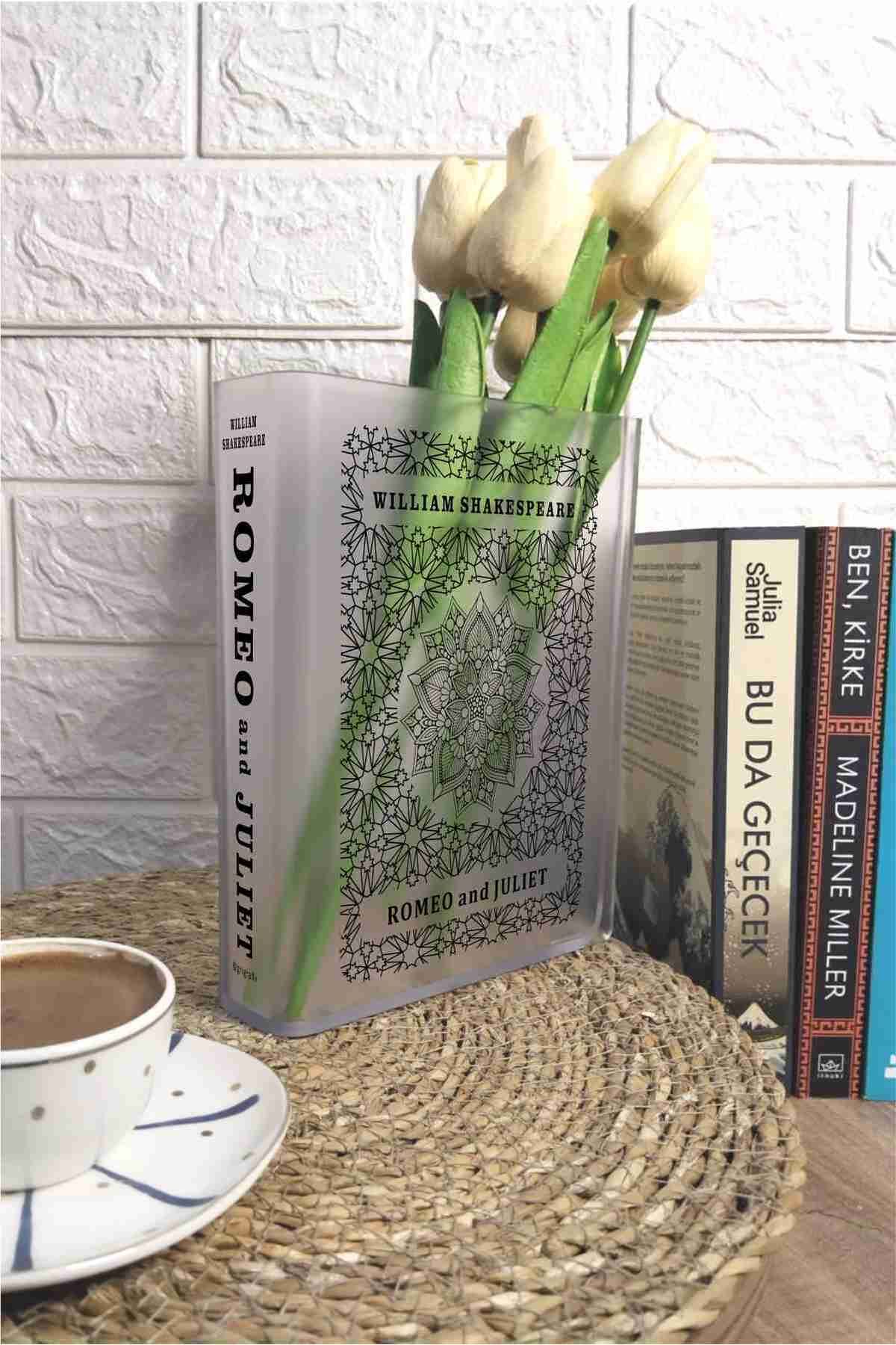 Gri Grafik Design Workshop-Shakespeare Romeo and Juliet Frosted Book Vase - World Classics Collection 3