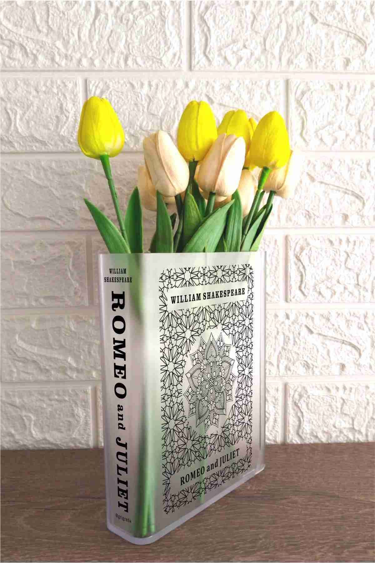 Gri Grafik Design Workshop-Shakespeare Romeo and Juliet Frosted Book Vase - World Classics Collection 1