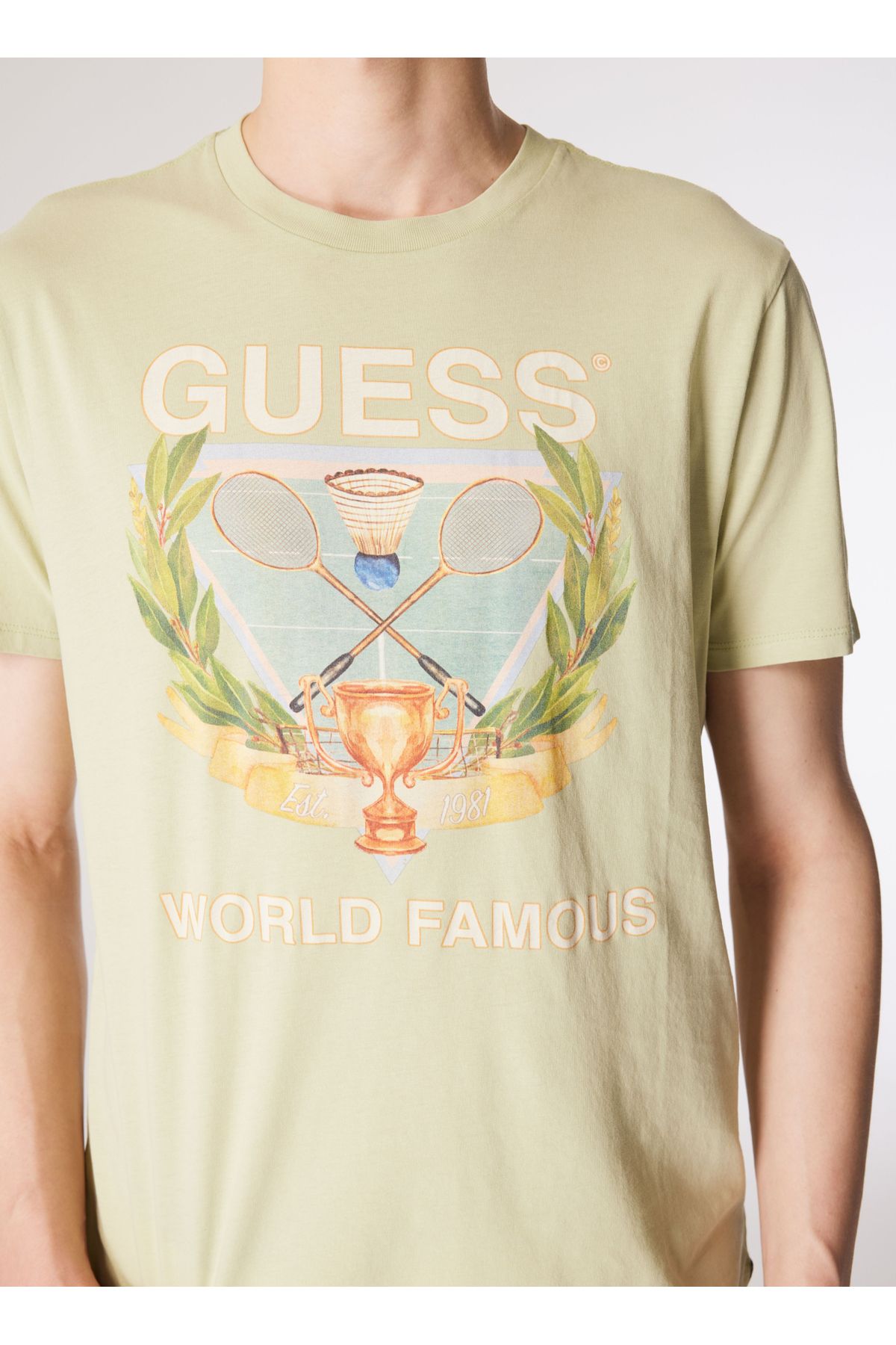 تی شرت سفید مردانه یقه دوچرخه طرح دار خاکی bsc مشهور Guess