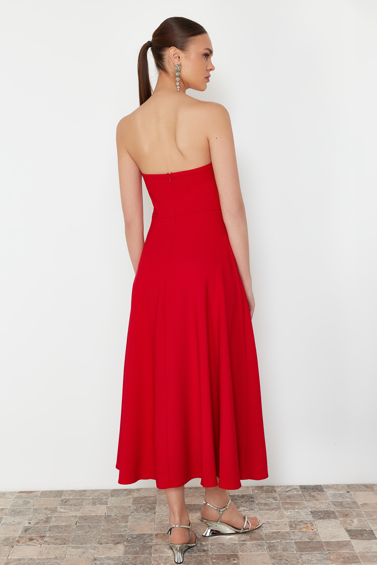 Trendyolmilla  Kırmızı A-Kesim Straplez Dokuma Şık Abiye Elbise TPRSS24EL00139 - Görsel 7