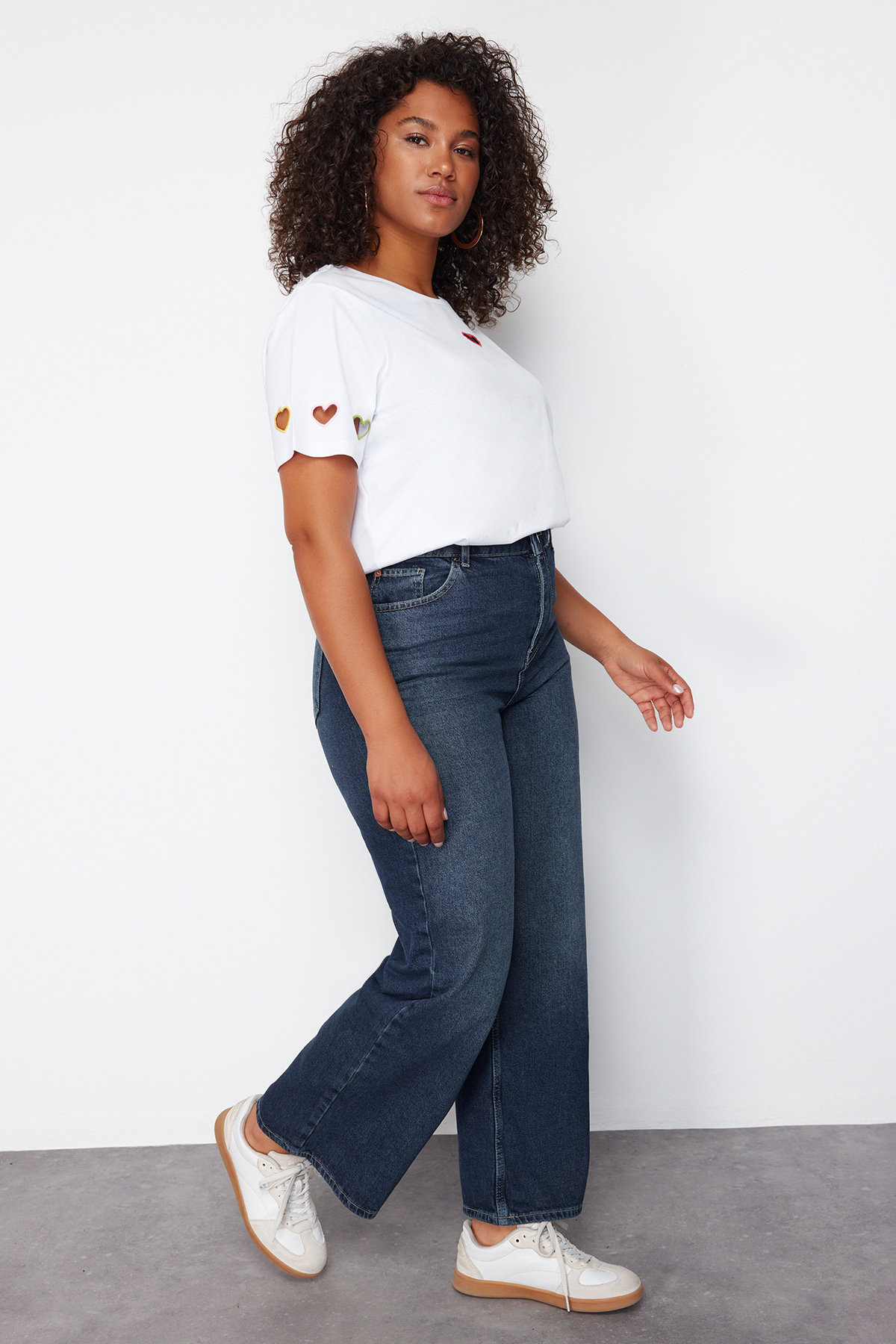 Trendyol Curve Sötétkék magas derekú halvány hatású vintage mosás széles szárú nagy méretű széles szárú farmernadrág TBBSS24CJ00050