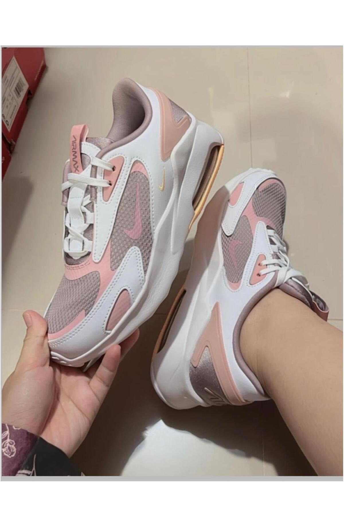 کفش پیاده روی طلایی زنانه ورزشی Air Max Bolt Nike