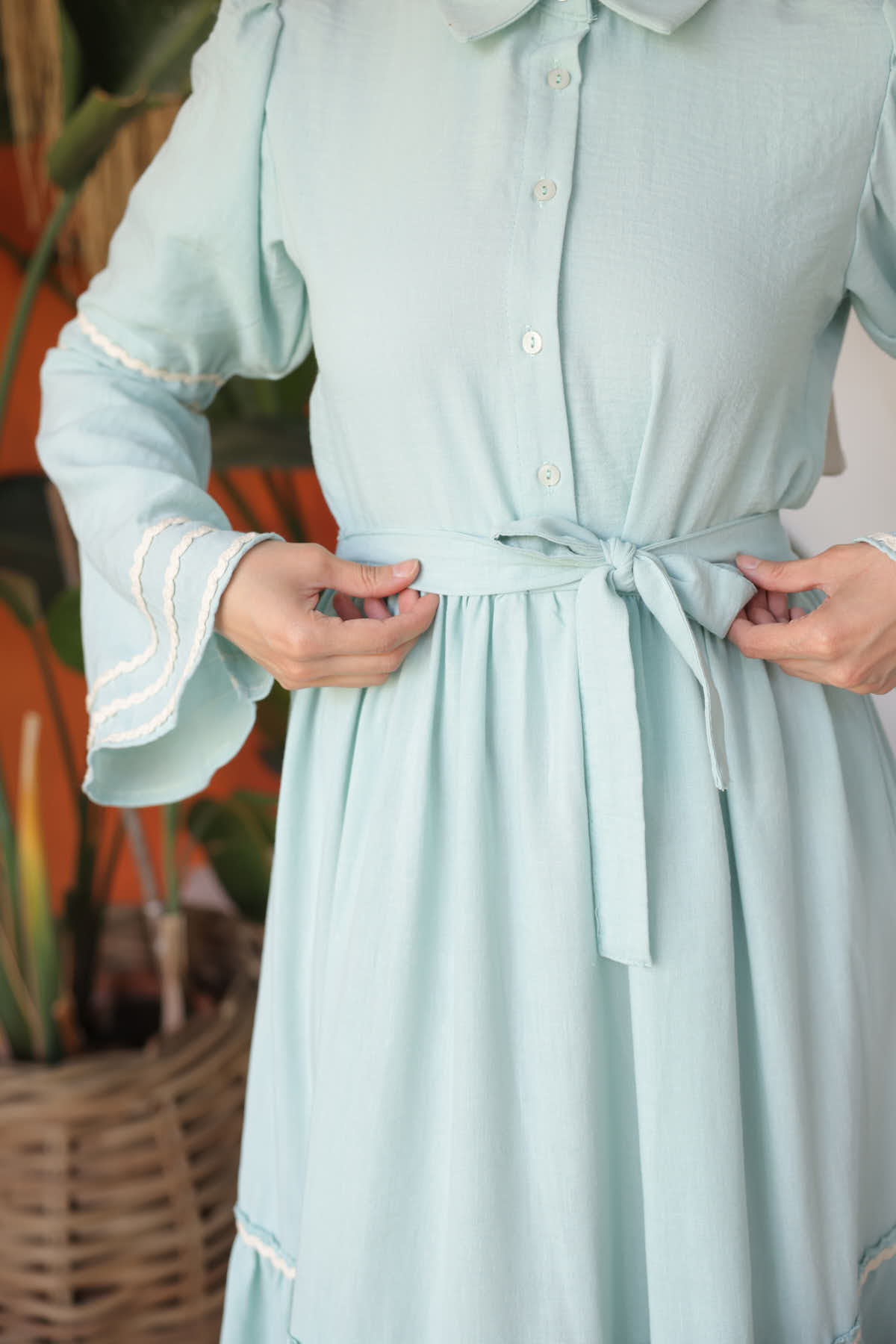 benguen-Modell 2035 - Mintgrünes Paspelkleid 3