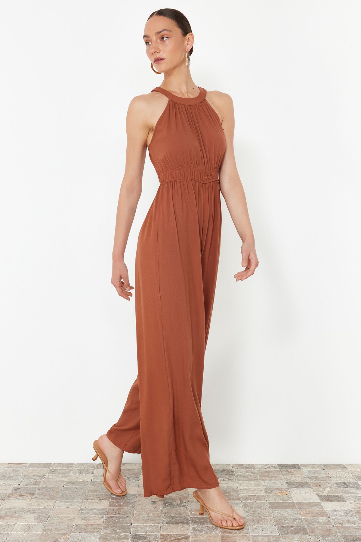 Trendyol Collection-Mini-Jumpsuit aus Webstoff mit Zimtblumenmuster und Kordelzugdetail an der Taille TWOSS23TU00121 2