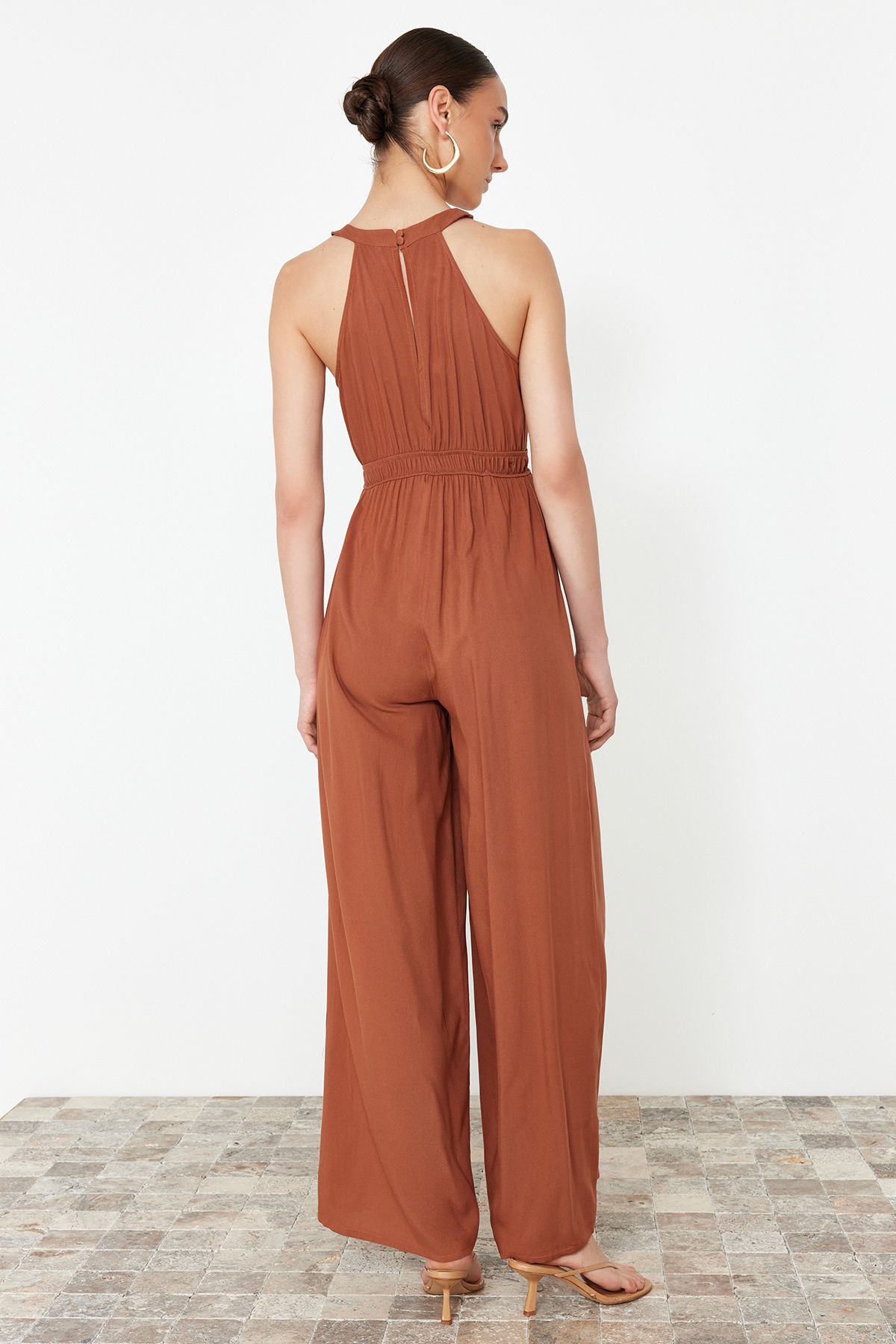 Trendyol Collection-Mini-Jumpsuit aus Webstoff mit Zimtblumenmuster und Kordelzugdetail an der Taille TWOSS23TU00121 6