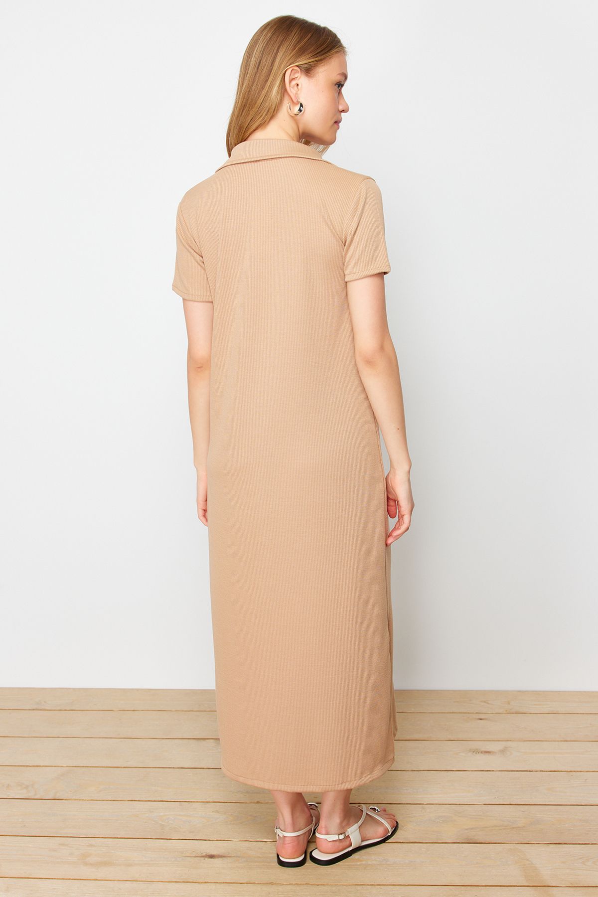 Trendyol Collection-Beżowa Sukienka Midi z Dzianiny Kołnierzykiem Polo Koktajlowa/Normalny Krój TWOSS24EL01012 6