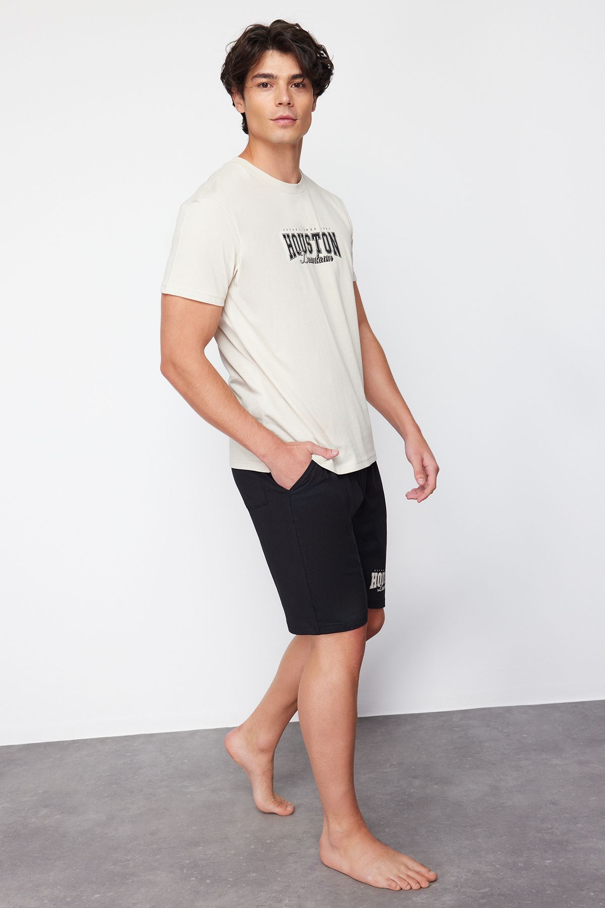 Kolekcia Trendyol-Súprava pyžama Béžové šortky s potlačou Regular Fit – TMNSS24PT00012 3