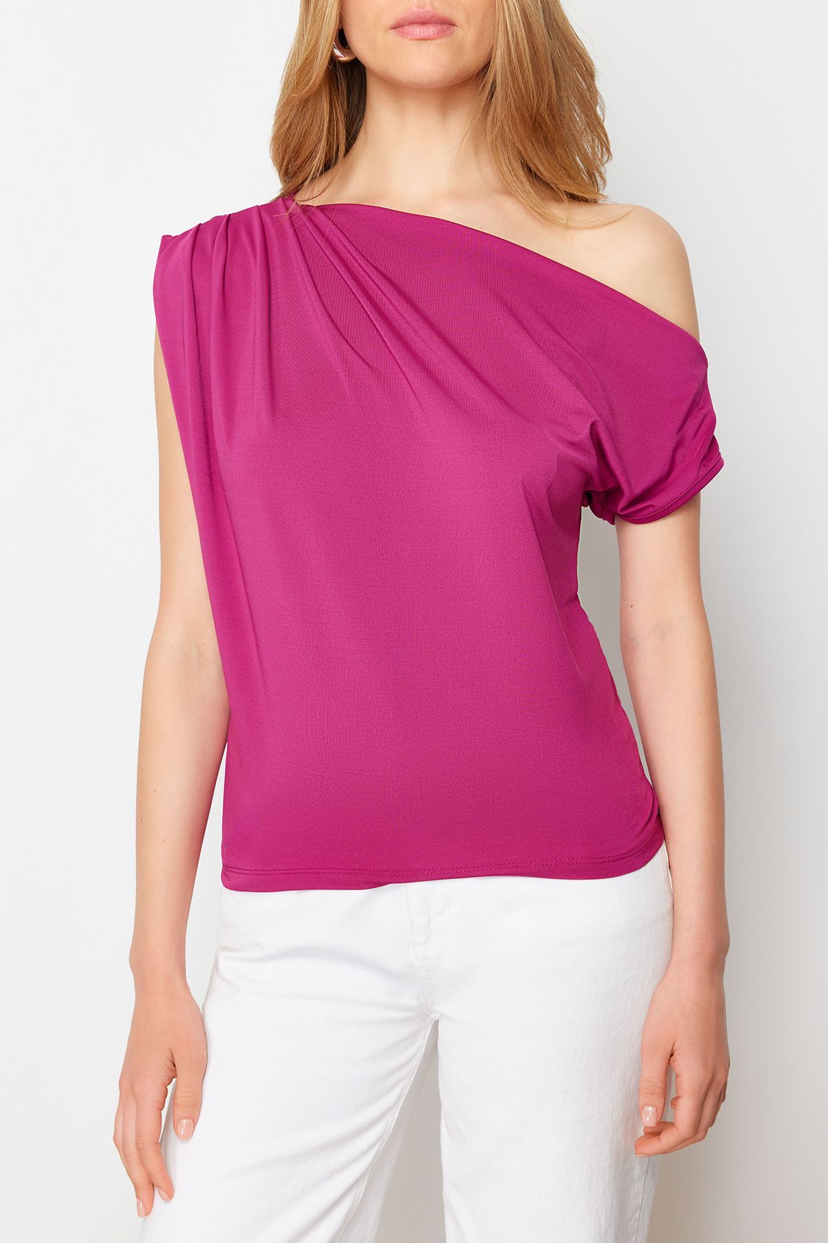 Trendyol Collection-Fuchsia Regular/Normal Fit Asymmetrischer Ausschnitt Zero Sleeve Stretchy Strickbluse mit Druckknöpfen TWOSS24BZ00396 4