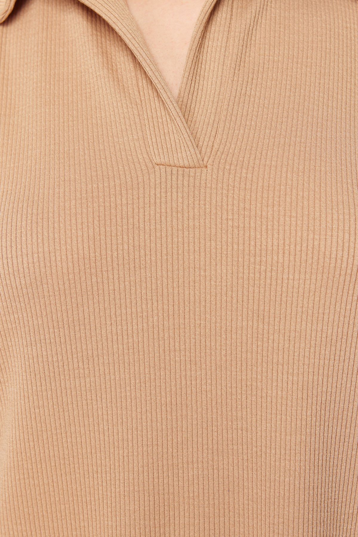 Trendyol Collection-Beżowa Sukienka Midi z Dzianiny Kołnierzykiem Polo Koktajlowa/Normalny Krój TWOSS24EL01012 5