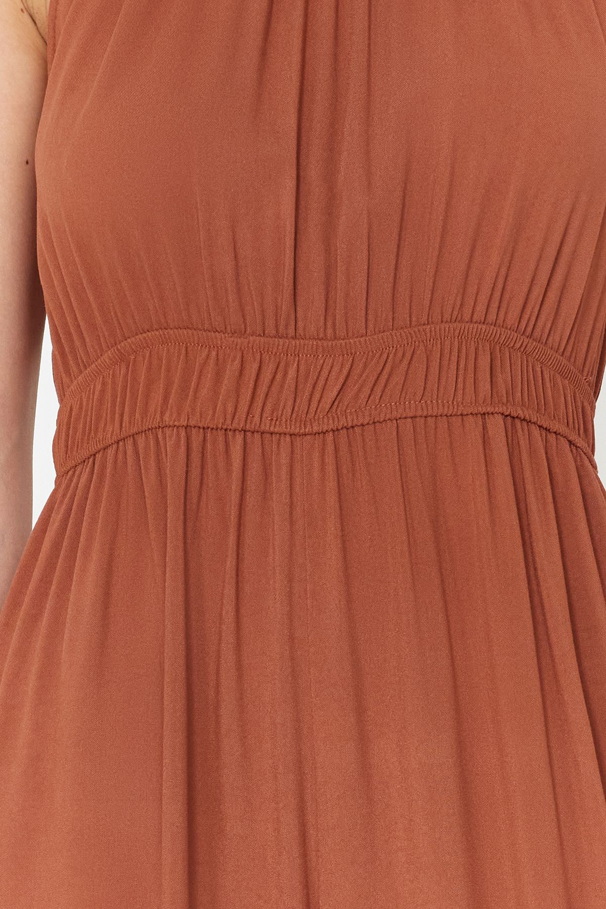Trendyol Collection-Mini-Jumpsuit aus Webstoff mit Zimtblumenmuster und Kordelzugdetail an der Taille TWOSS23TU00121 3