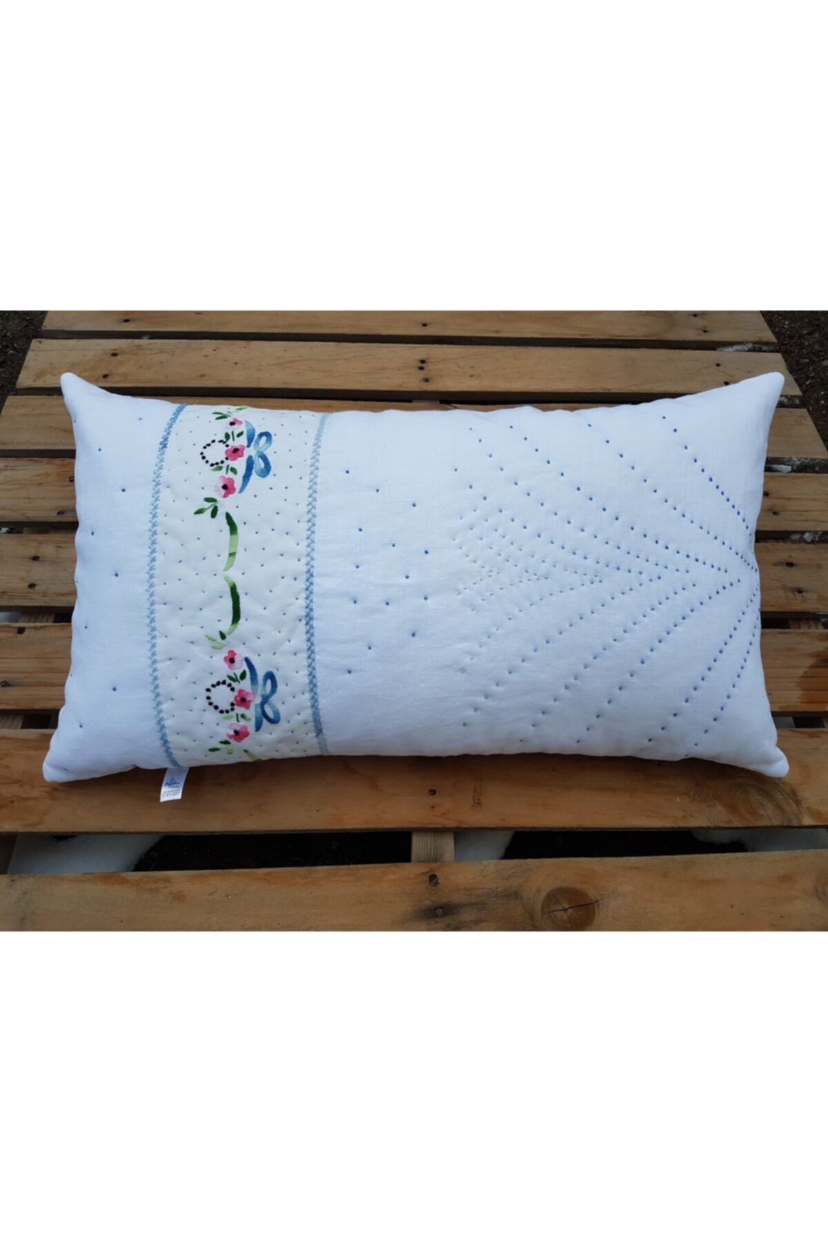 BEGÜLDAN 38x65 cm Deniz Mavisi Çiçek İşlemeli Beyaz Keten El işi Yastık