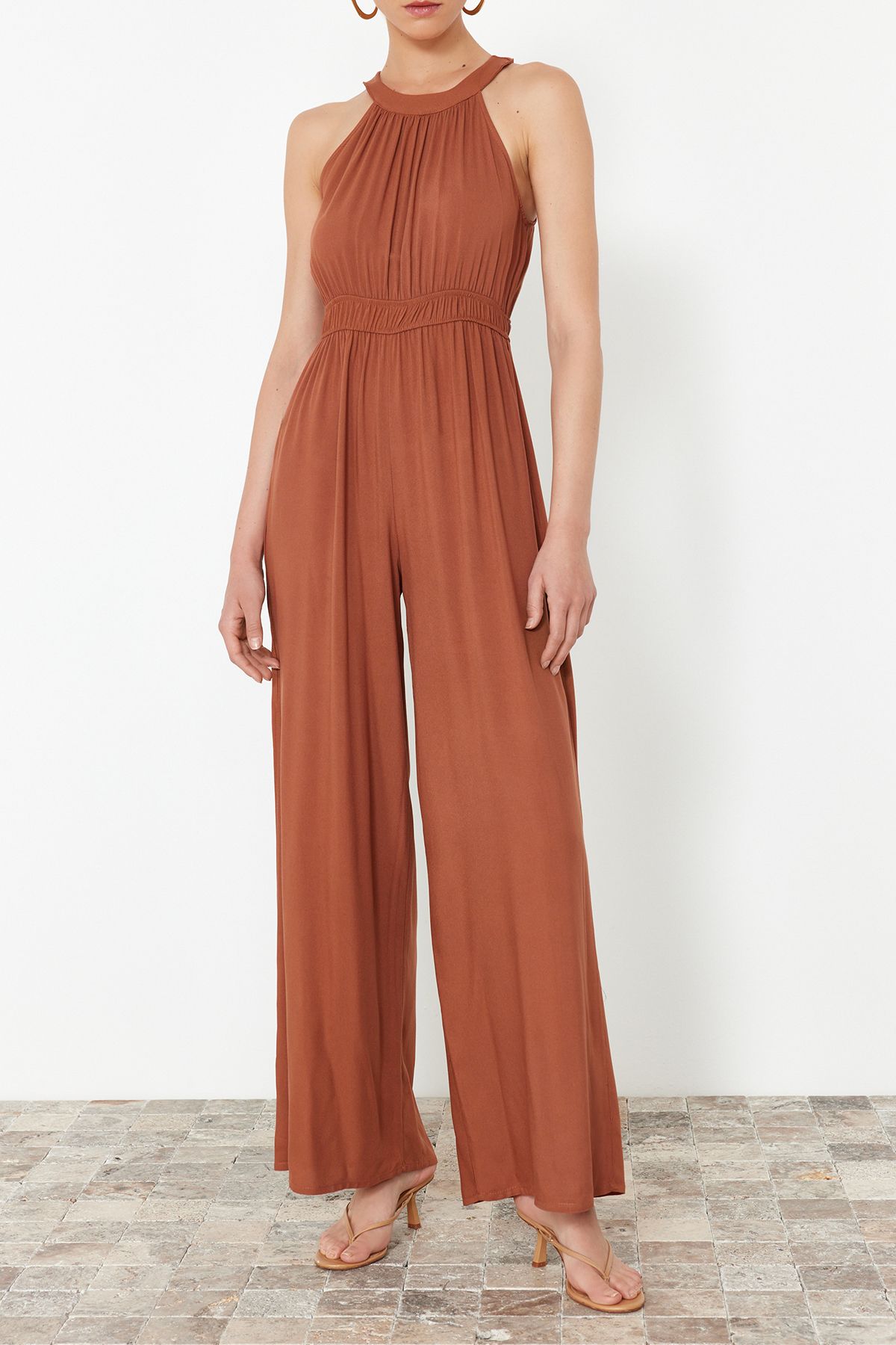 Trendyol Collection-Mini-Jumpsuit aus Webstoff mit Zimtblumenmuster und Kordelzugdetail an der Taille TWOSS23TU00121 5