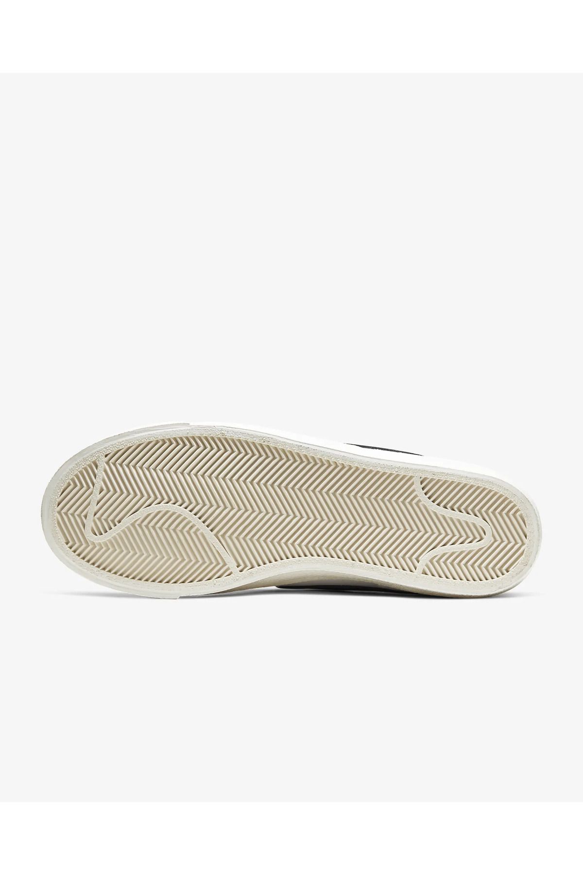 اسنیکر سفید زنانه Blazer Mid '77 کفش ورزشیs Daily Sportie Nike