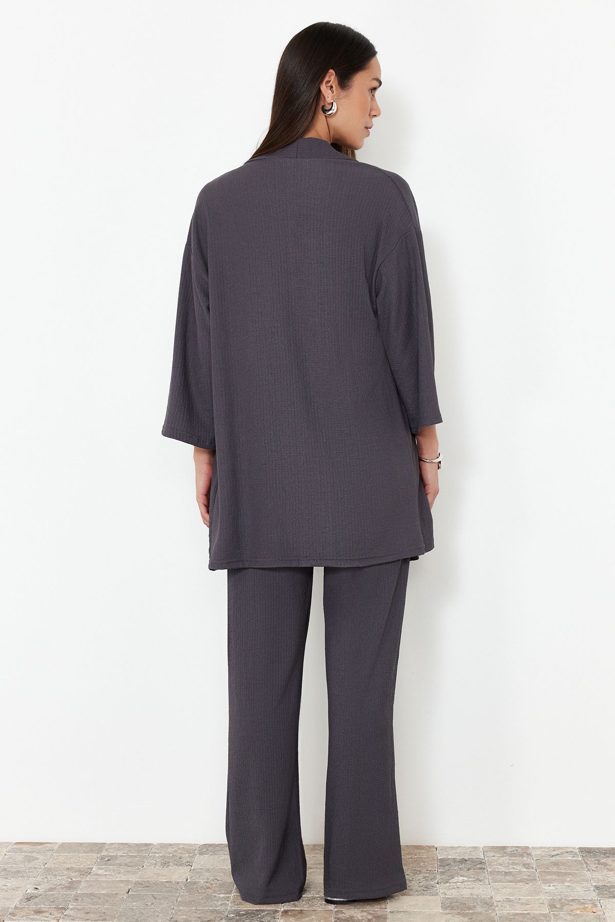 Trendyol Collection-Set aus rauchigem Strick-Kimona und Hose in entspannter Passform - TWOSS24AU00091 6