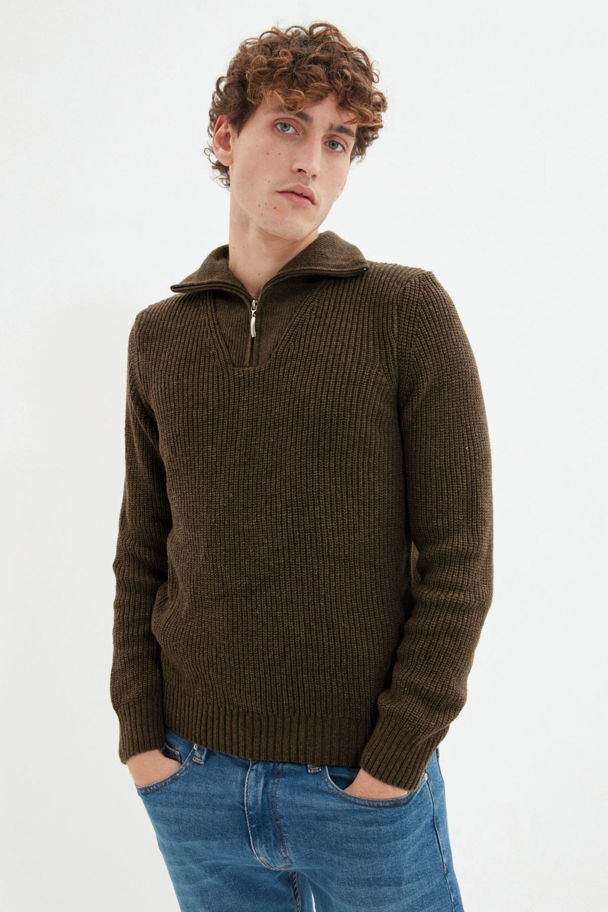 Trendyol Collection-Brauner Fischer-Strickpullover aus normaler Wolle mit Reißverschluss TMNAW22KZ0347 8