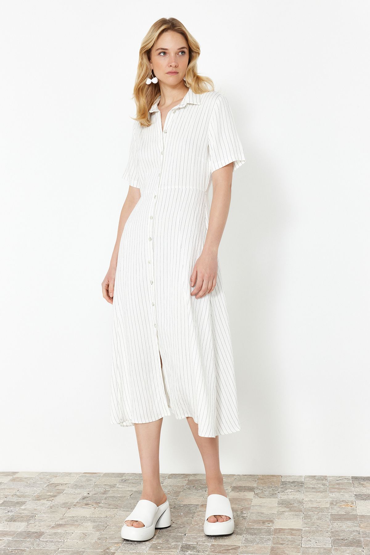 Trendyol Collection Tkana Sukienka Koszulowa Maxi W Paski W Kolorze Ecru Kobieta - 38