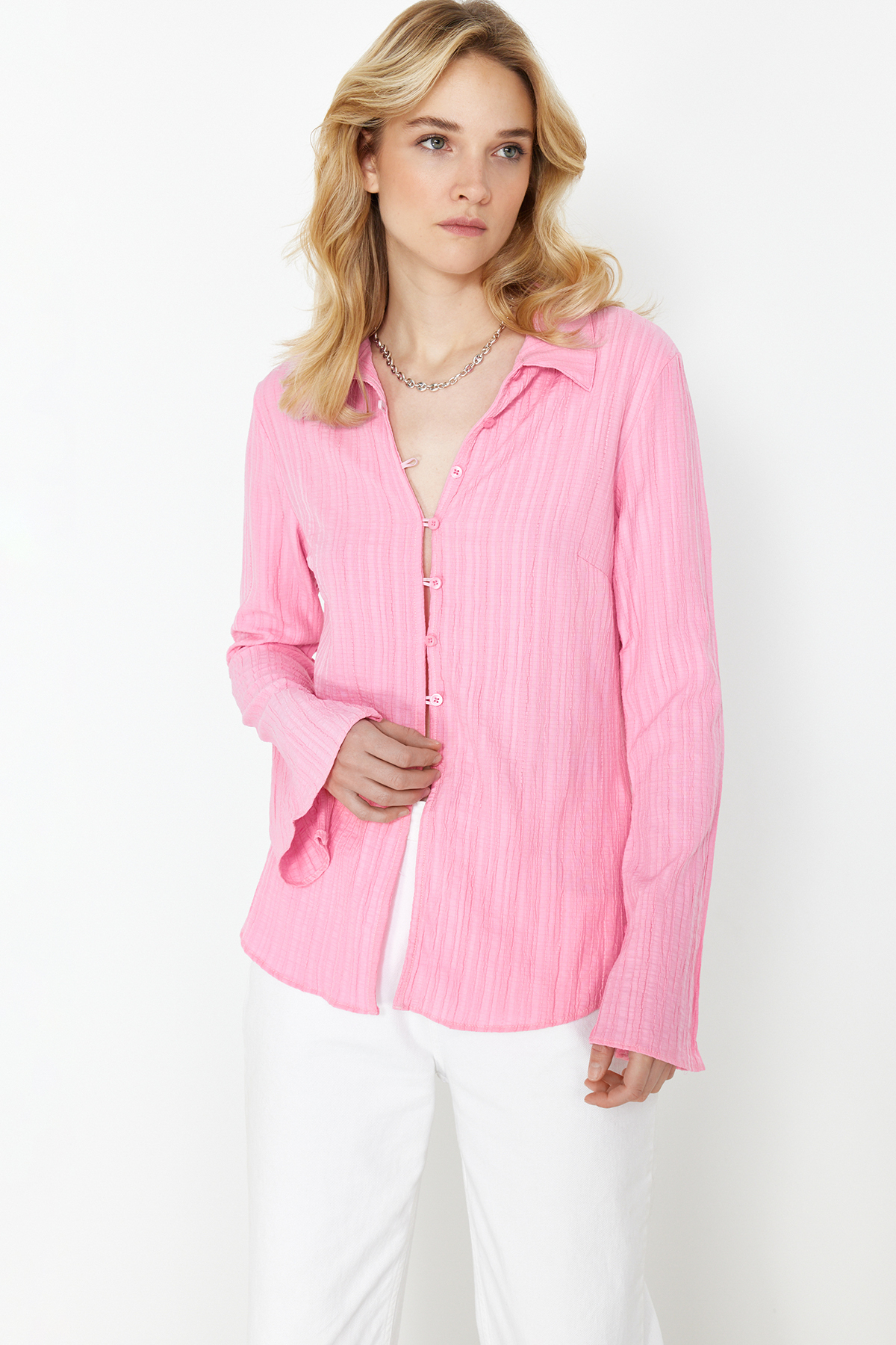 Trendyolmilla  Açık Pembe Dokulu Fitted Bele Oturan Dokuma Gömlek TWOSS24GO00002 - Görsel 3