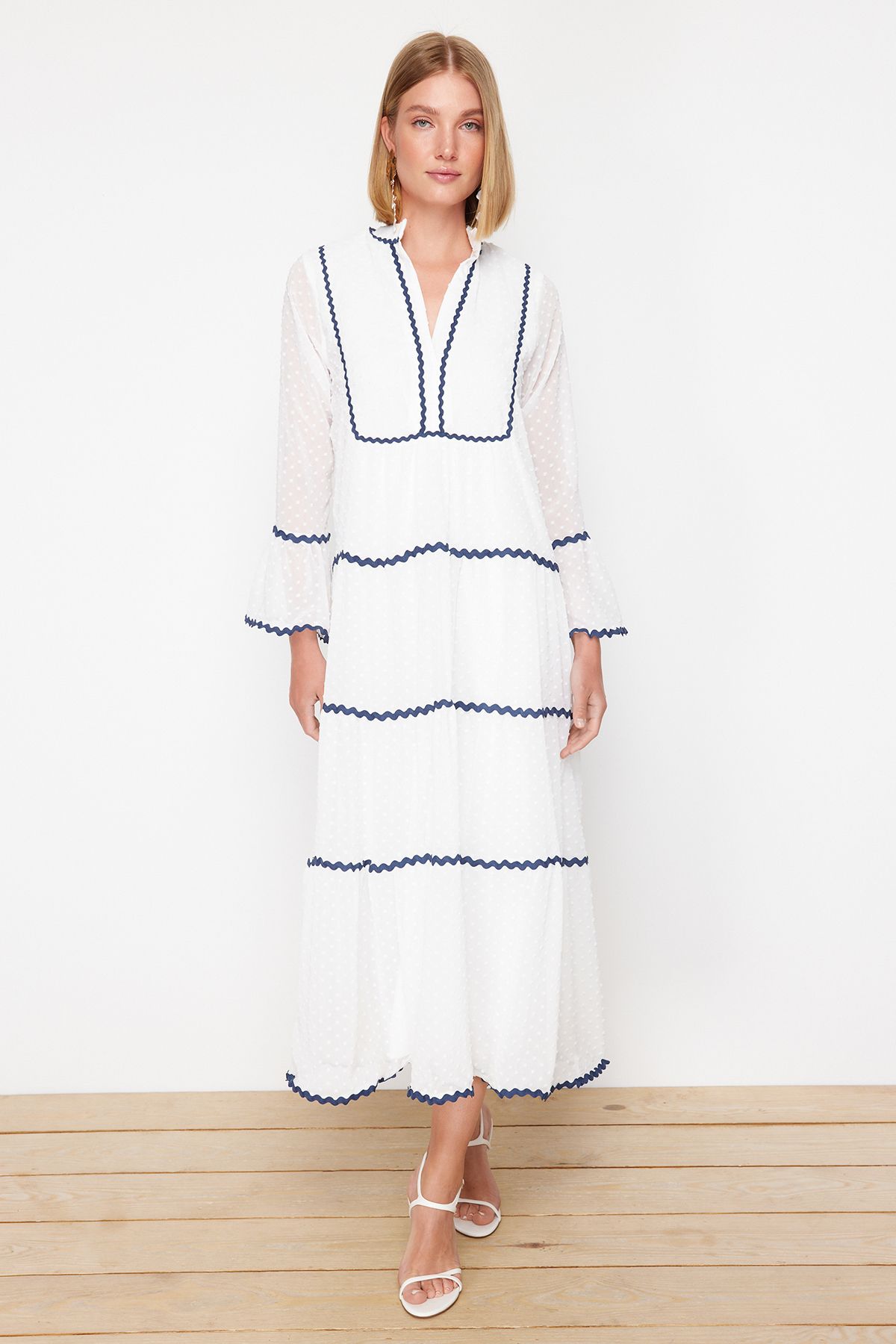 Trendyol Modest-Šaty s bambulí z šifonu Ecru s texturou - TCTSS24EB00201 1