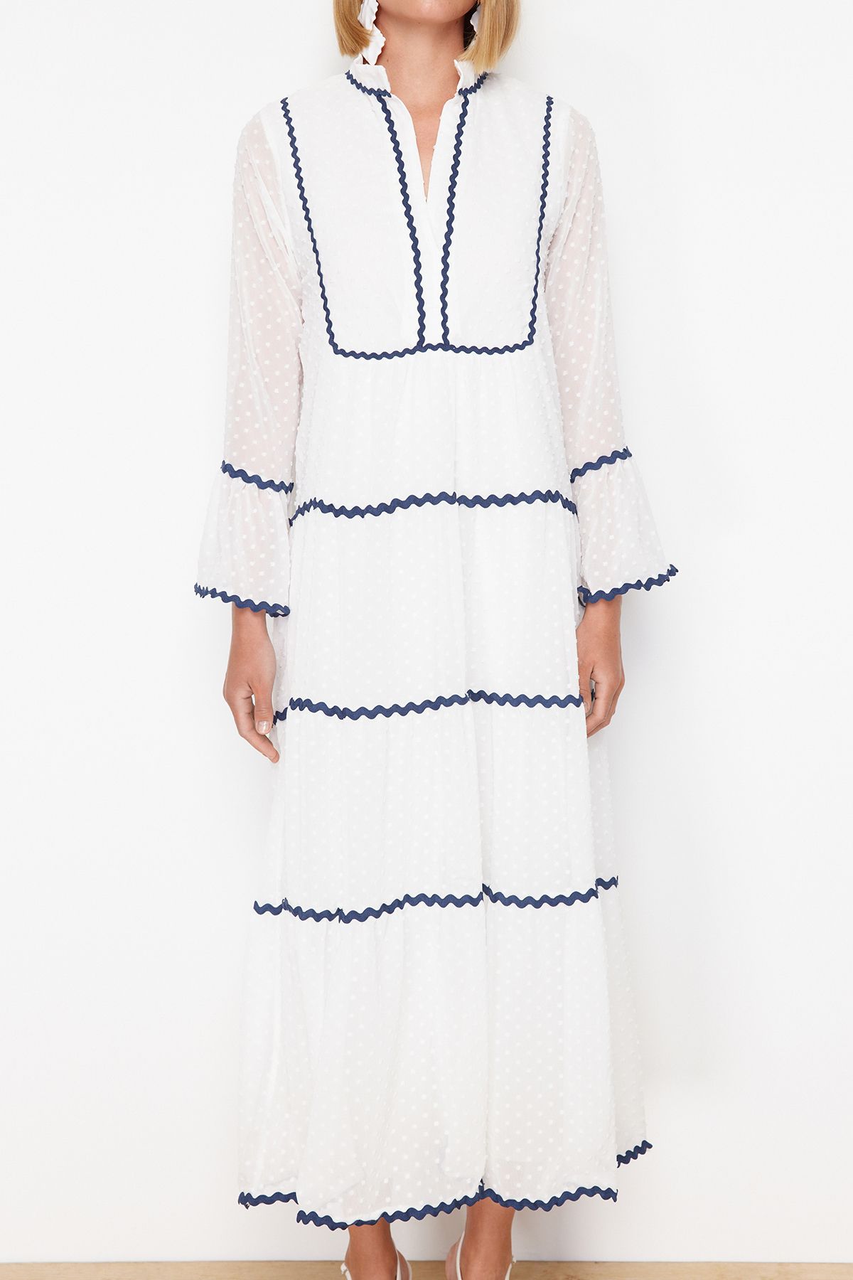 Trendyol Modest-Šaty s bambulí z šifonu Ecru s texturou - TCTSS24EB00201 5