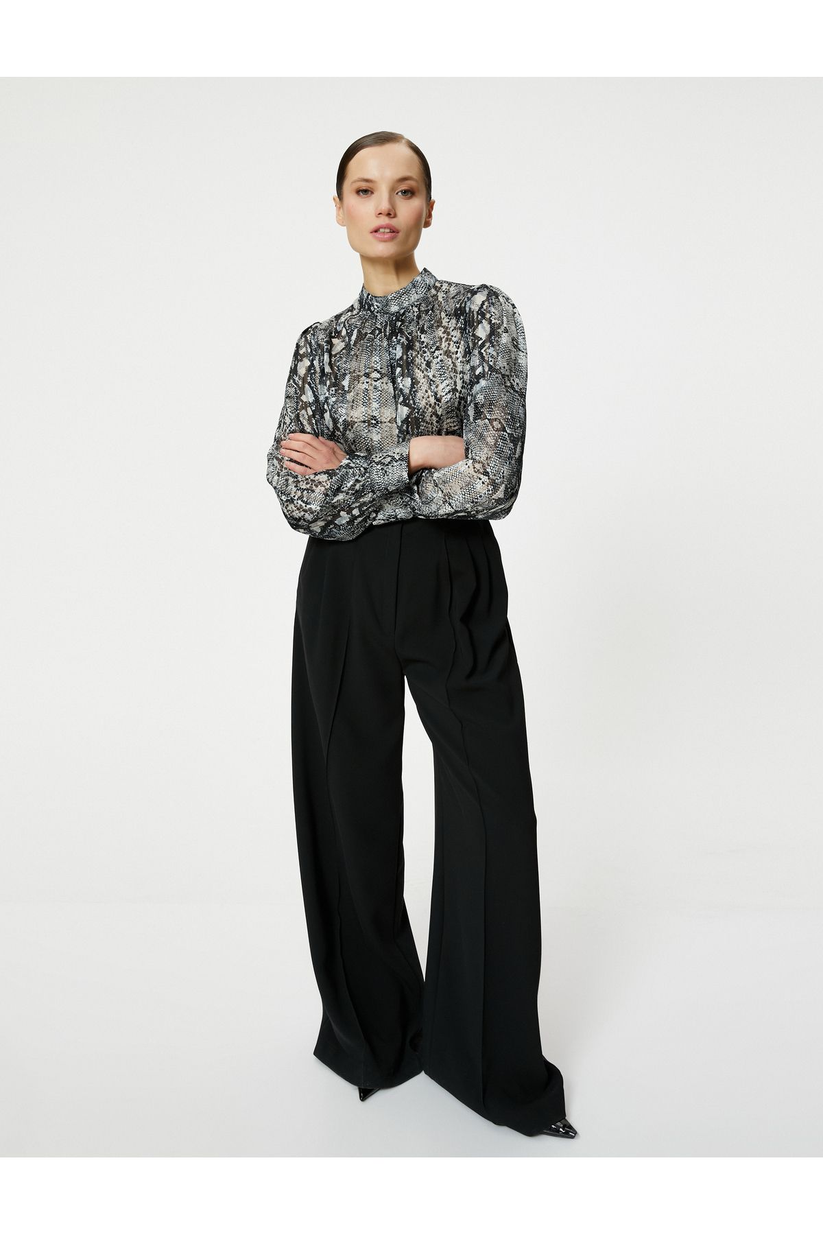 بلوز ابریشمی Snakeskin Look آستین بادکنکی یقه بلند