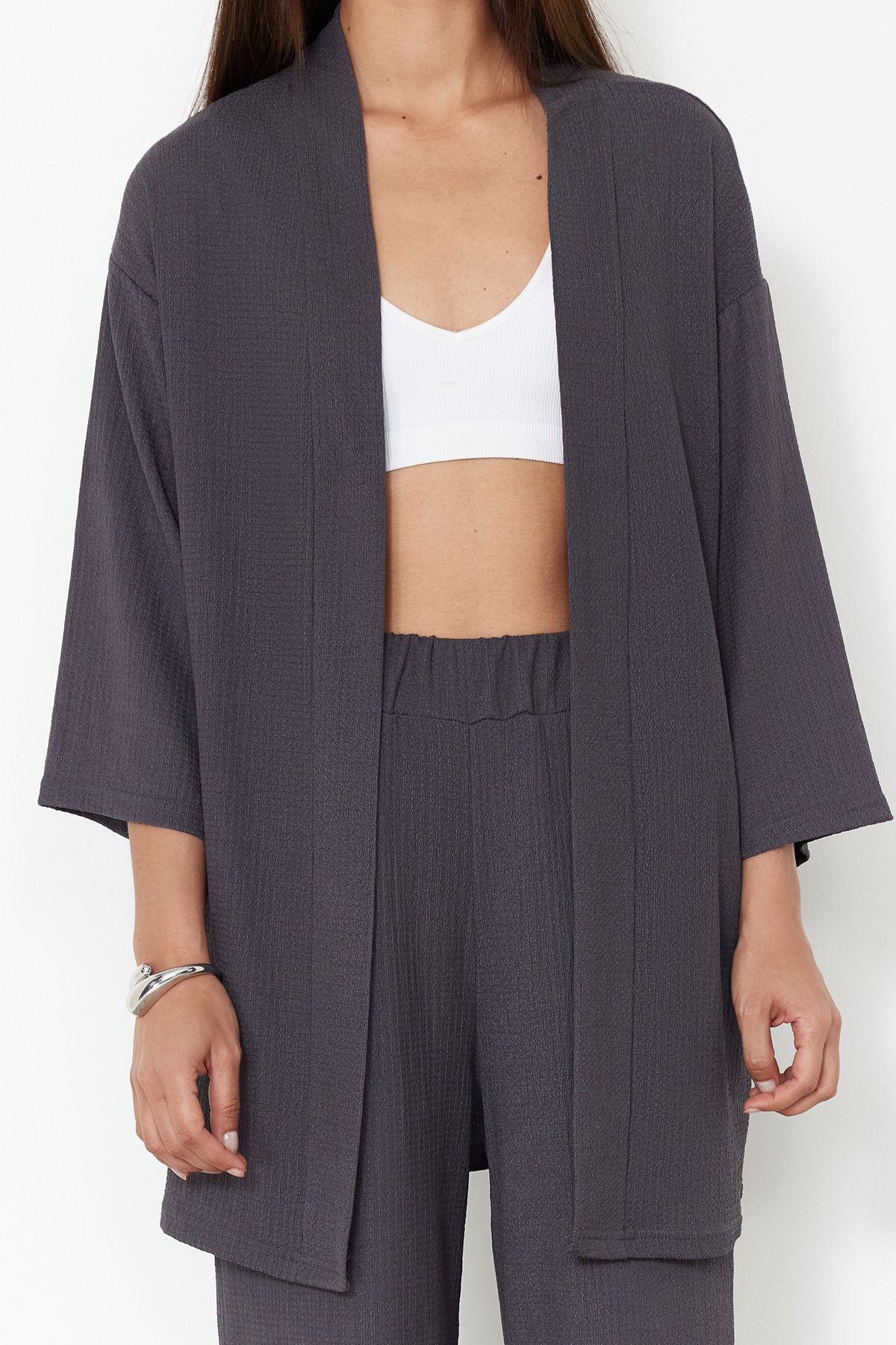 Trendyol Collection-Set aus rauchigem Strick-Kimona und Hose in entspannter Passform - TWOSS24AU00091 5